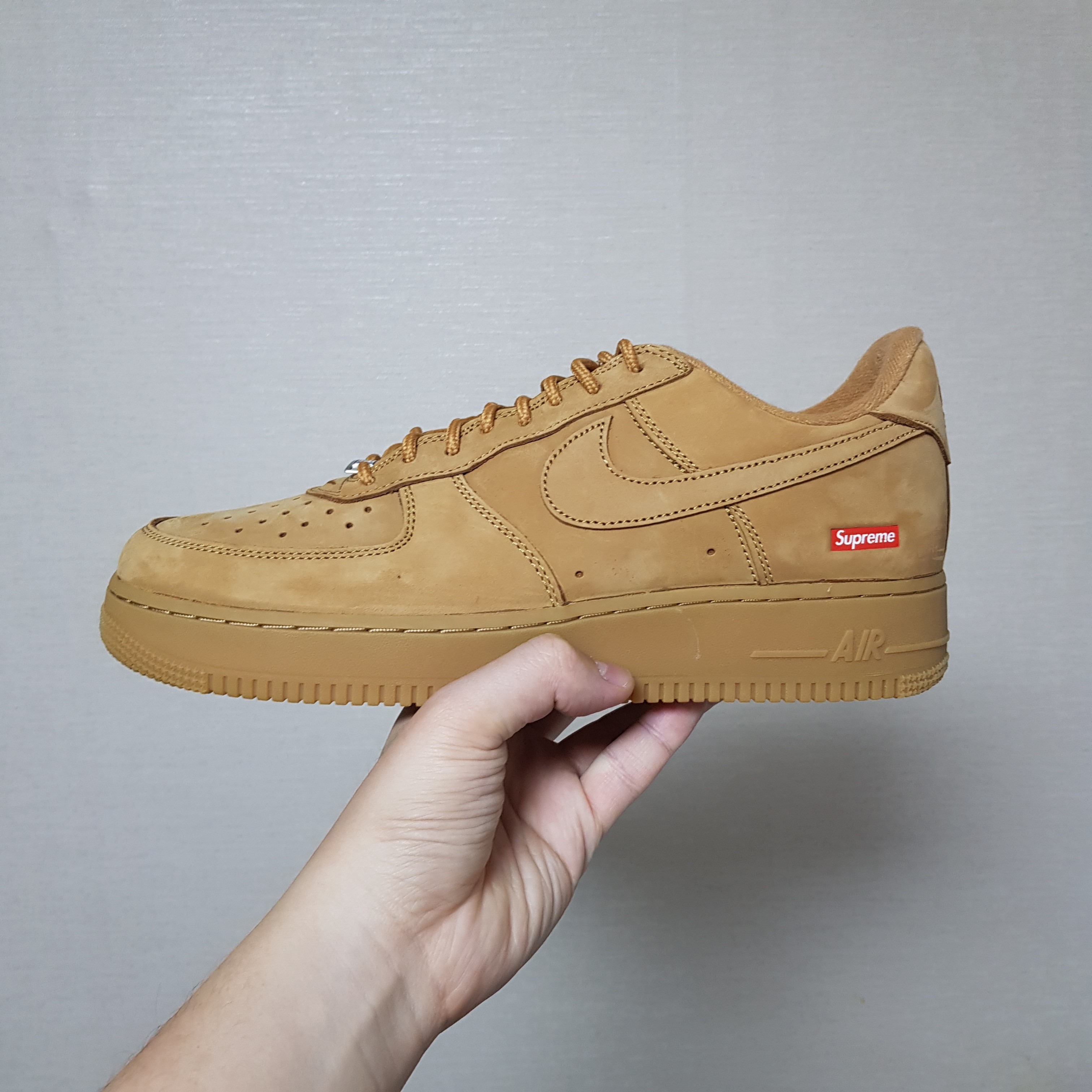 Nike x Supreme Air Force 1 Low Flax, Nike Air Force 1 '07 WB Flax 착용 스타일 - 1