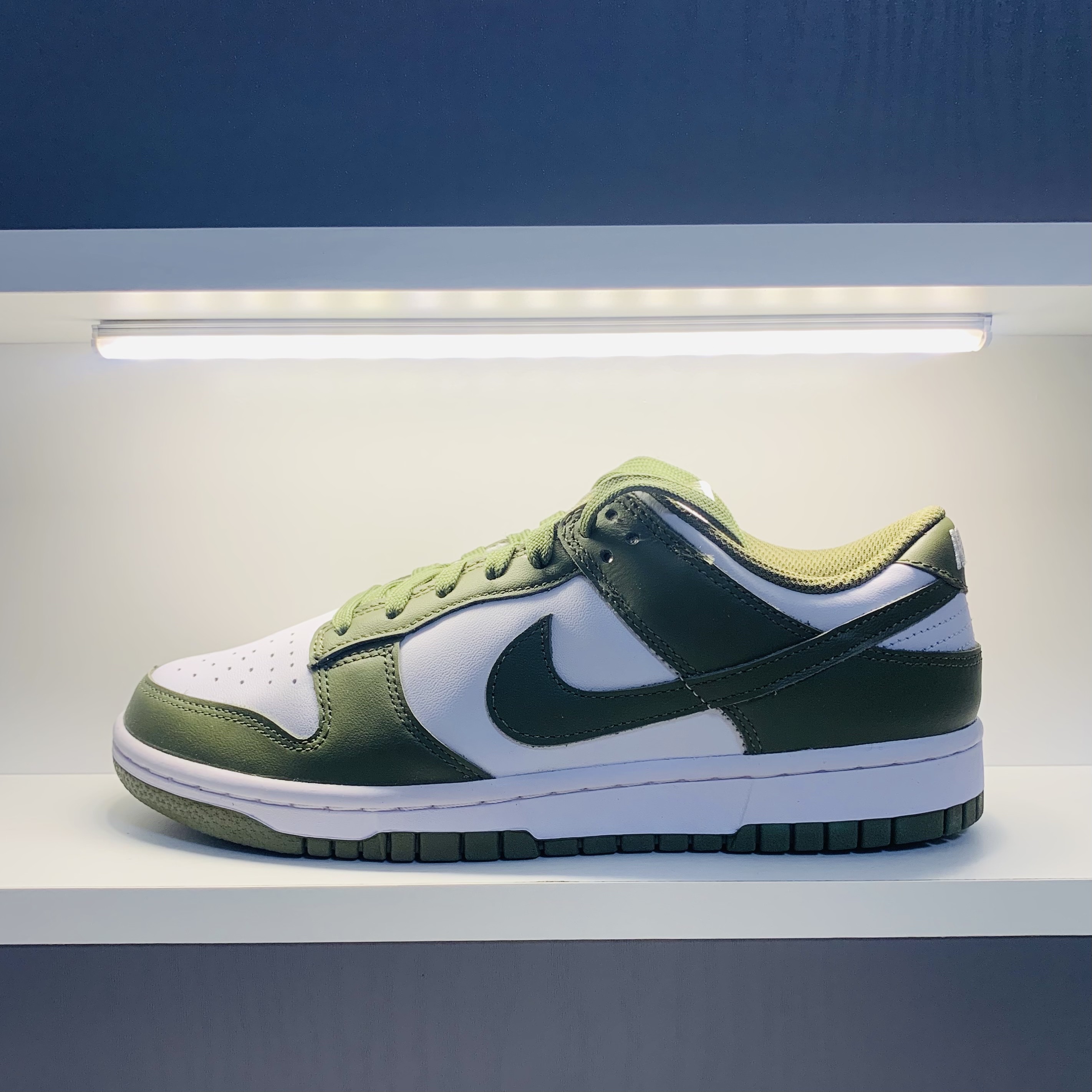 (W) Nike Dunk Low Medium Olive 착용 스타일 - 2