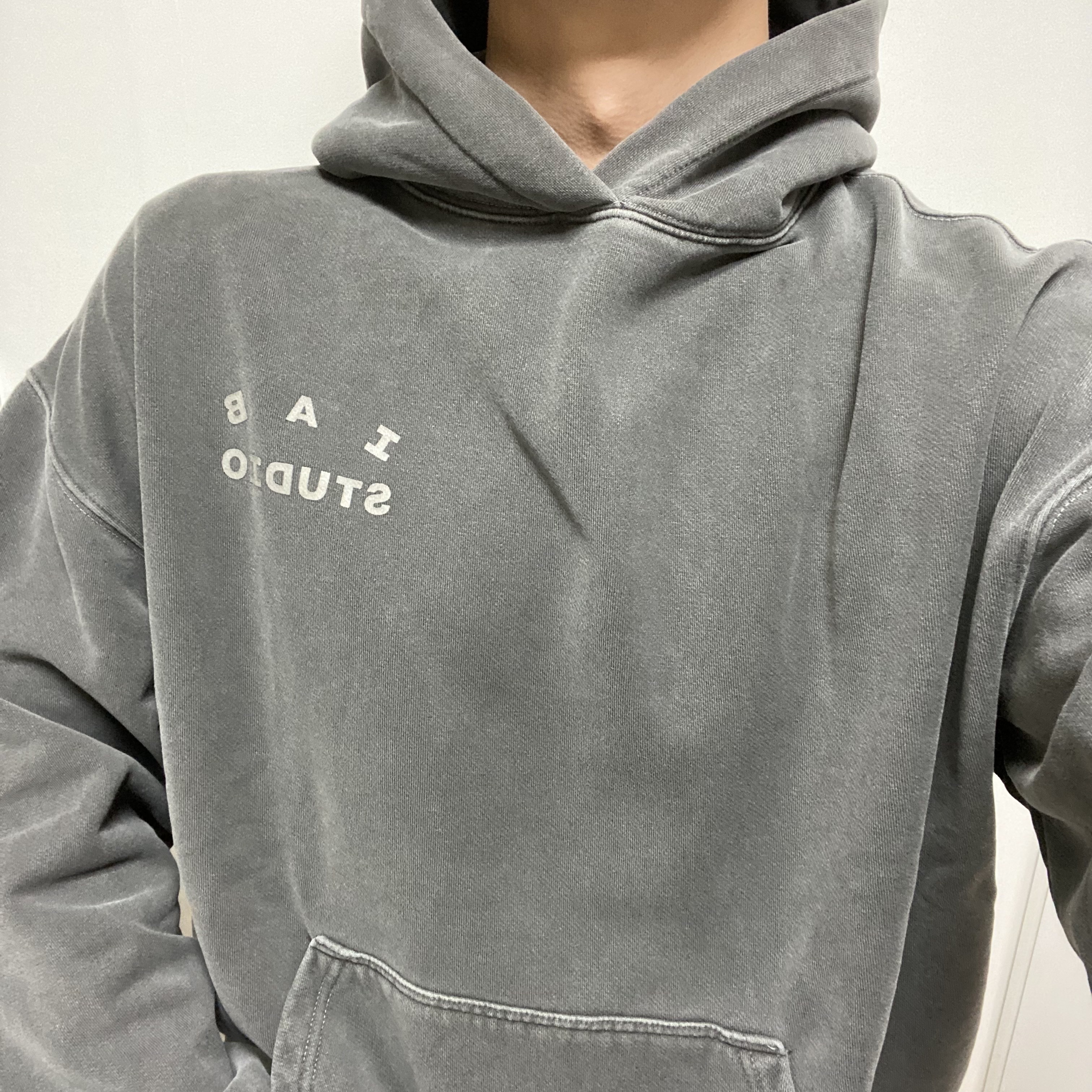 IAB Studio Pigment Hoodie & Sack Black, IAB Studio Pigment Hoodie Black 착용 스타일 - 1