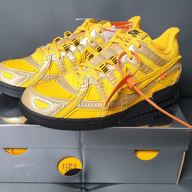 Nike x Off-White Air Rubber Dunk University Gold 착용 스타일