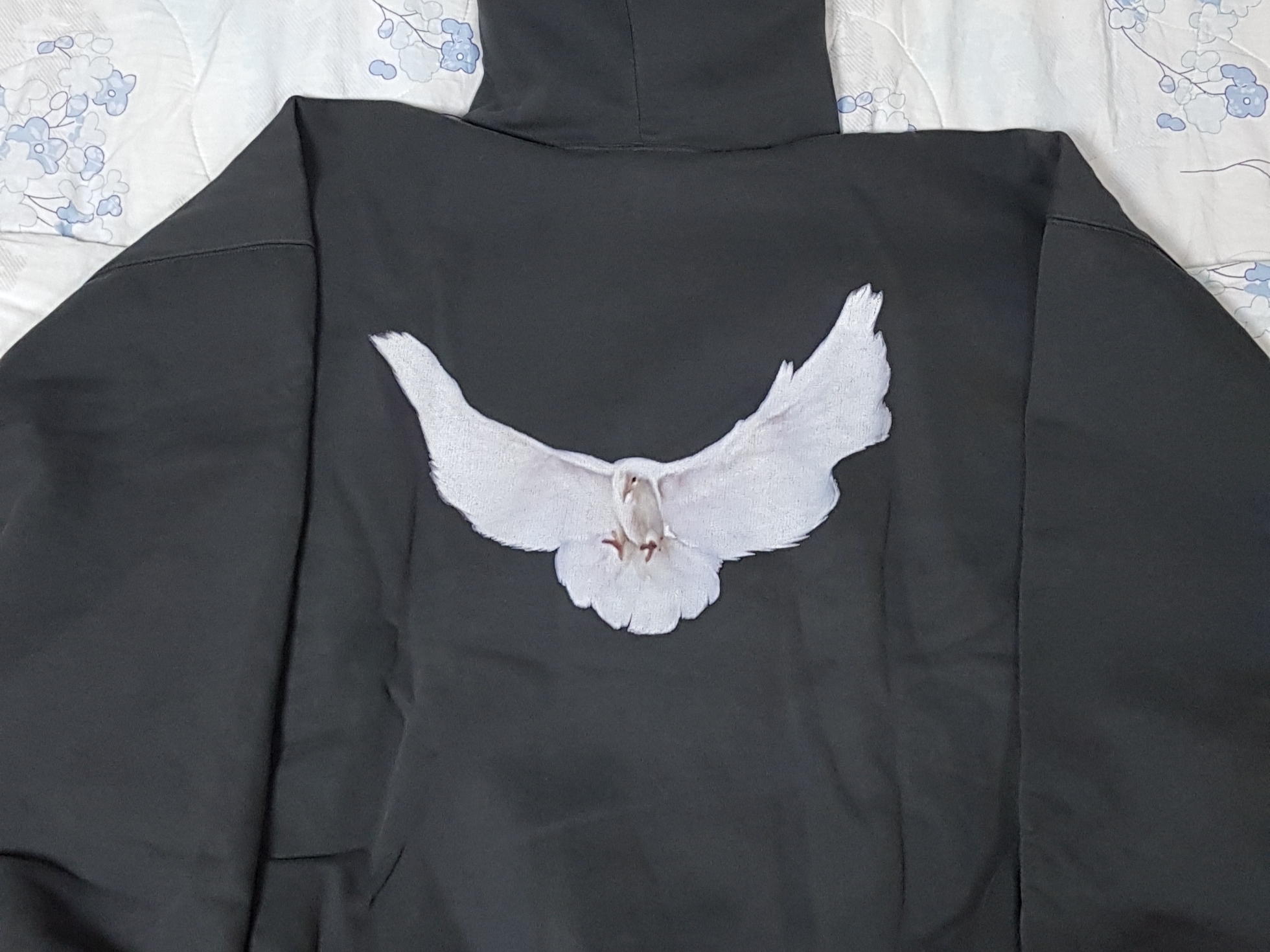 Yeezy Gap Engineered By Balenciaga Dove Hoodie Black 착용 스타일 - 2