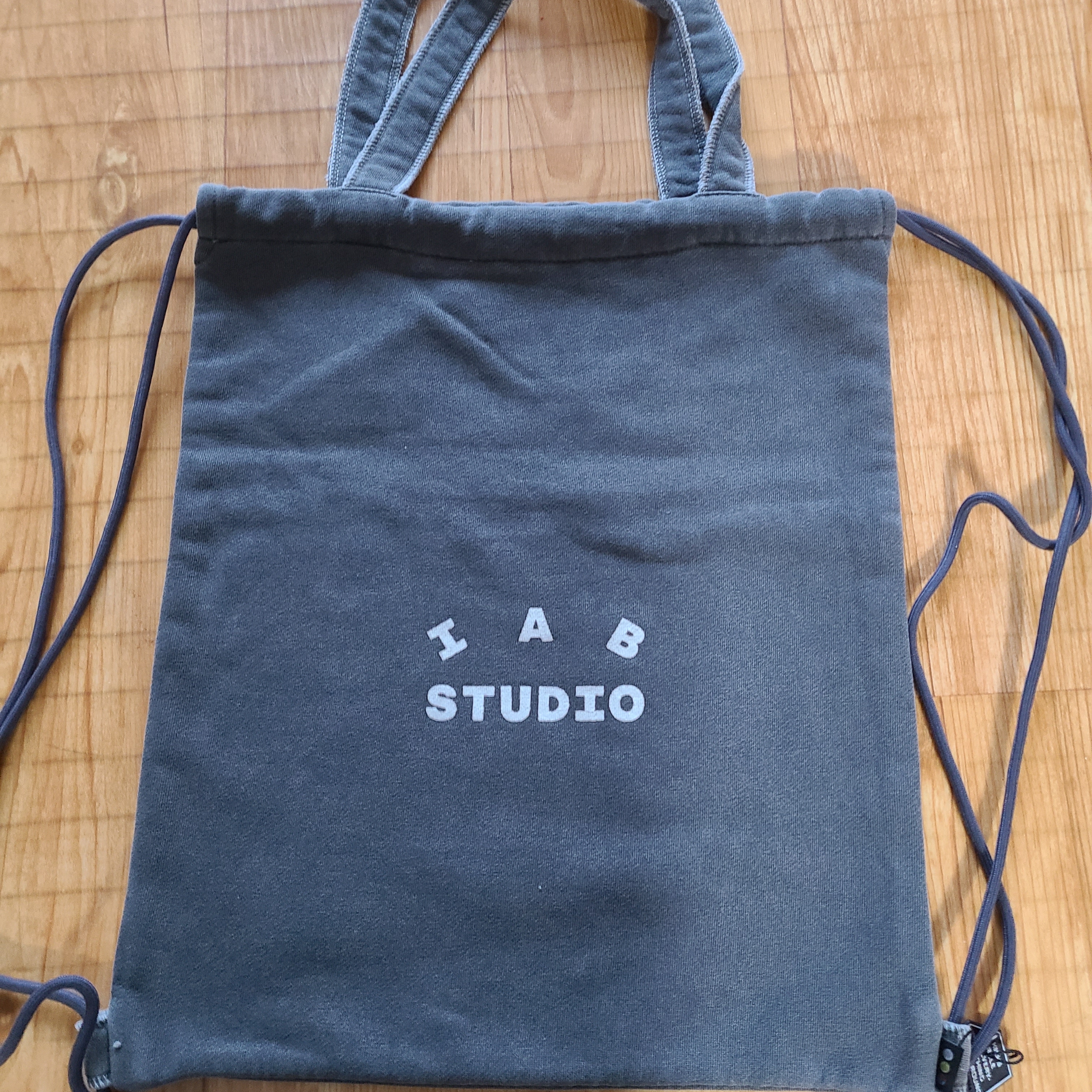 IAB Studio Pigment Sack Black 착용 스타일