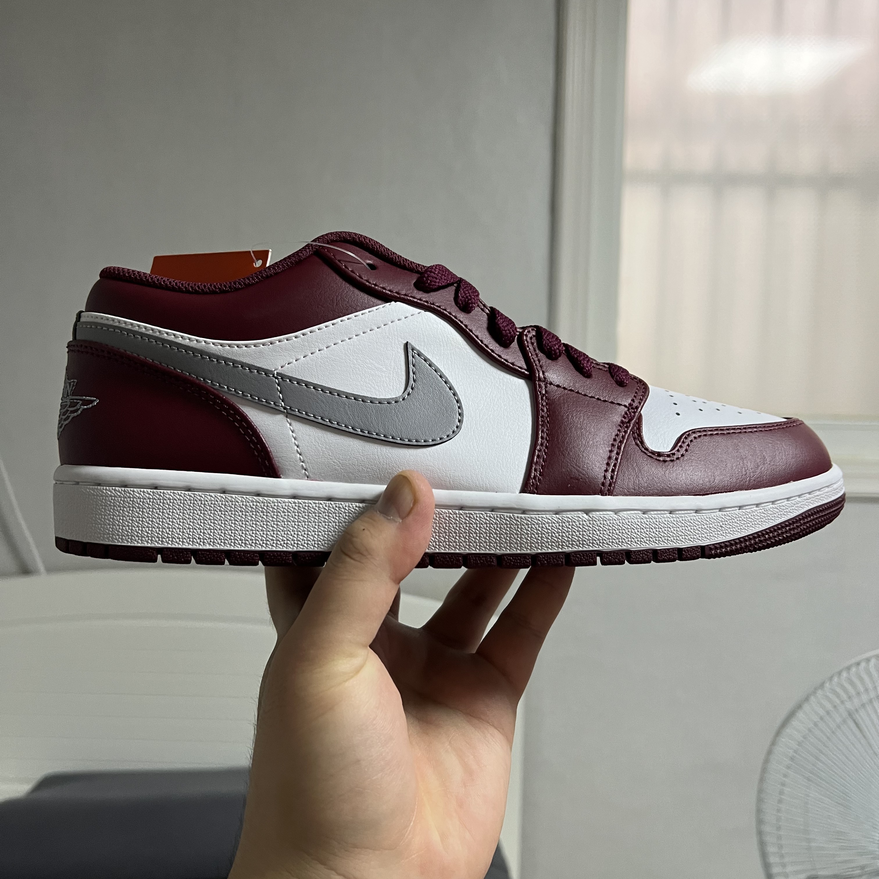 Jordan 1 Low Cherrywood Red 착용 스타일 - 2