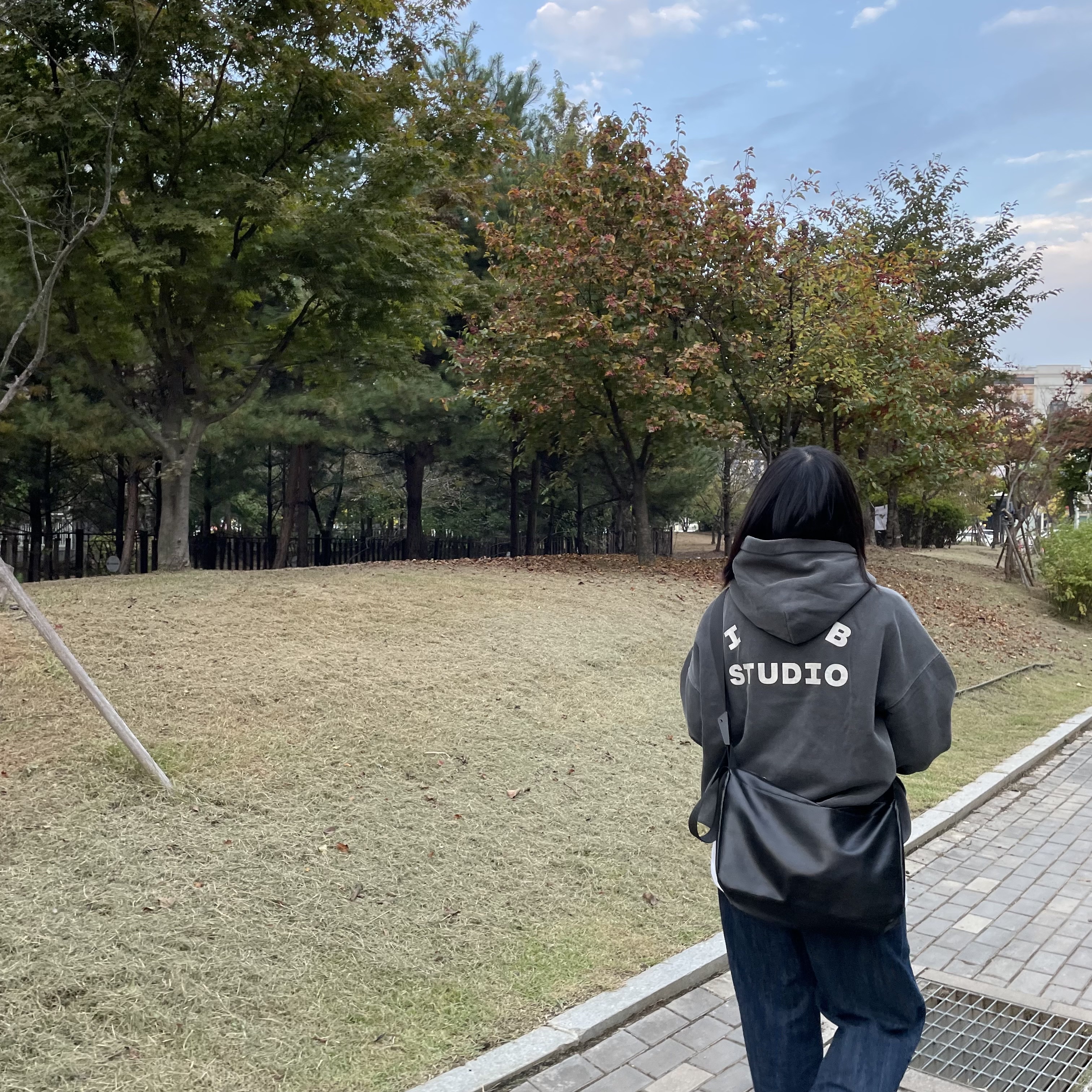 IAB Studio Pigment Hoodie & Sack Black, IAB Studio Pigment Hoodie Black 착용 스타일 - 2