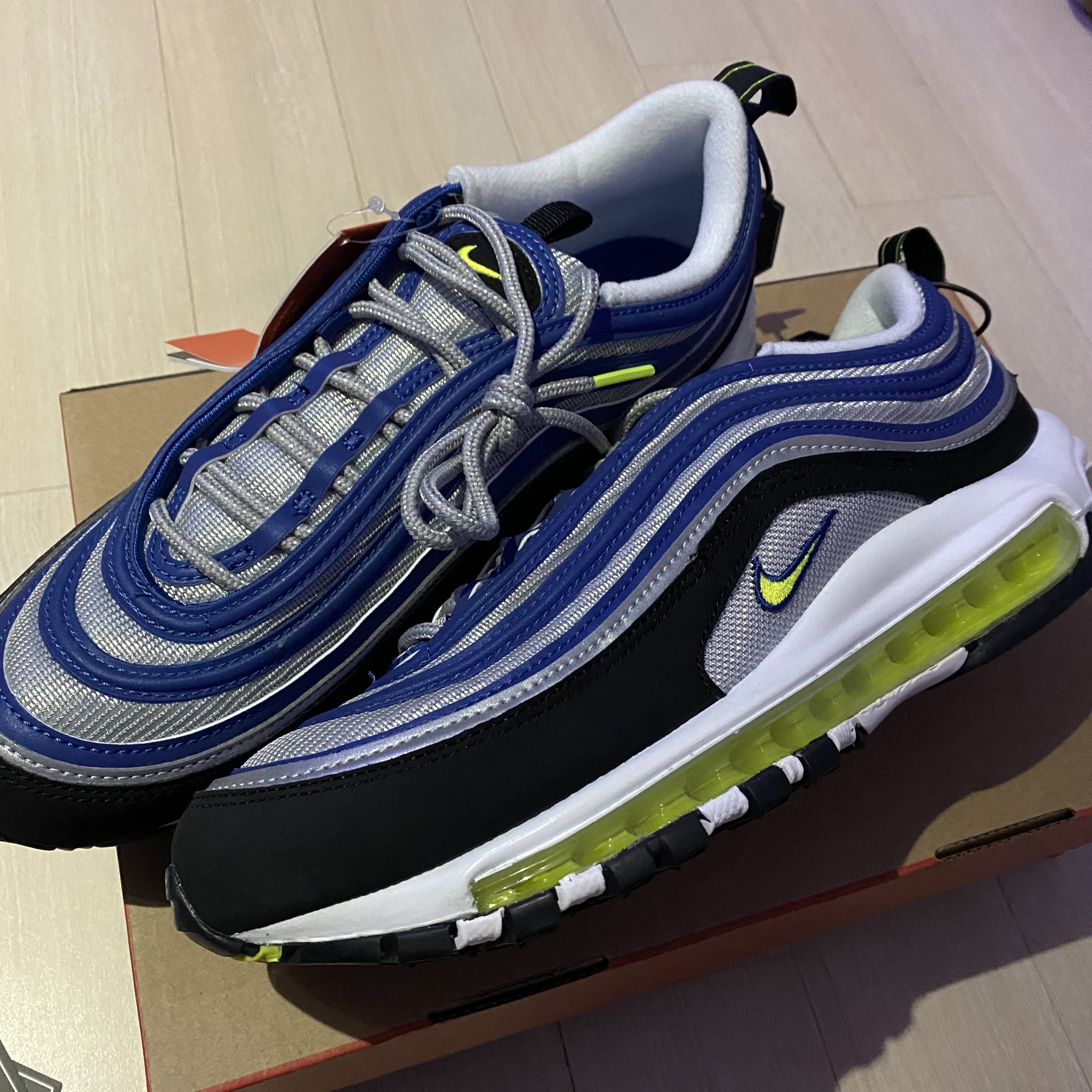 Nike Air Max 97 OG Atlantic Blue and Voltage Yellow 착용 스타일 - 2