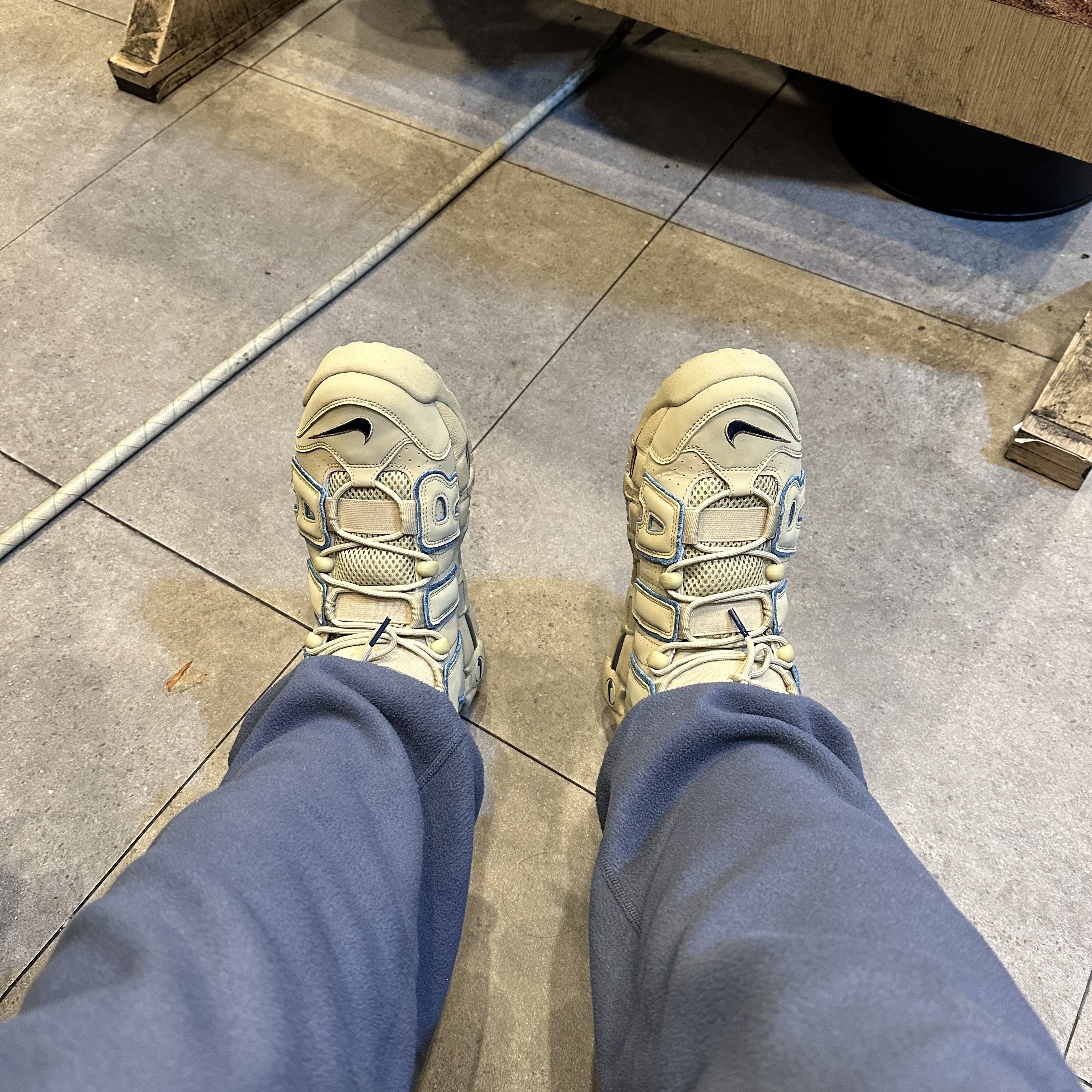 Nike Air More Uptempo Limestone and Valerian Blue, Nike ACG Polartec Wolf Tree Pants Thunder Blue - US/EU 착용 스타일 - 1