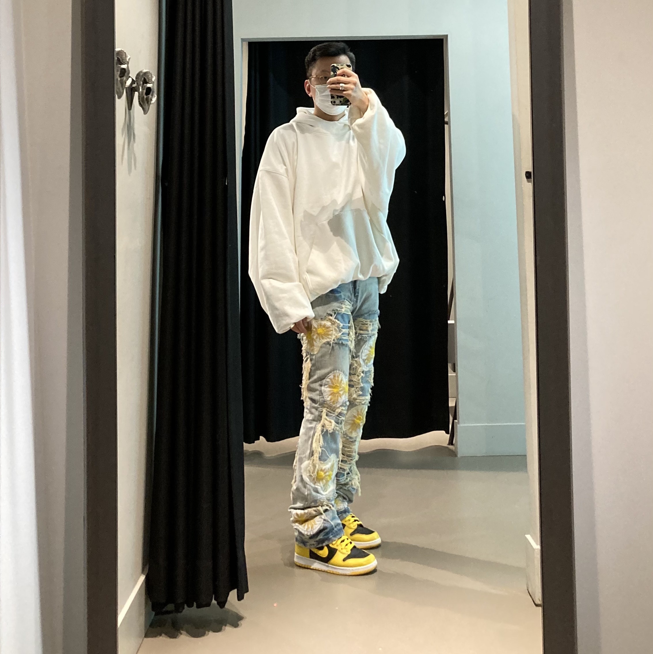 Yeezy Gap Engineered By Balenciaga Dove Hoodie White 착용 스타일 - 2