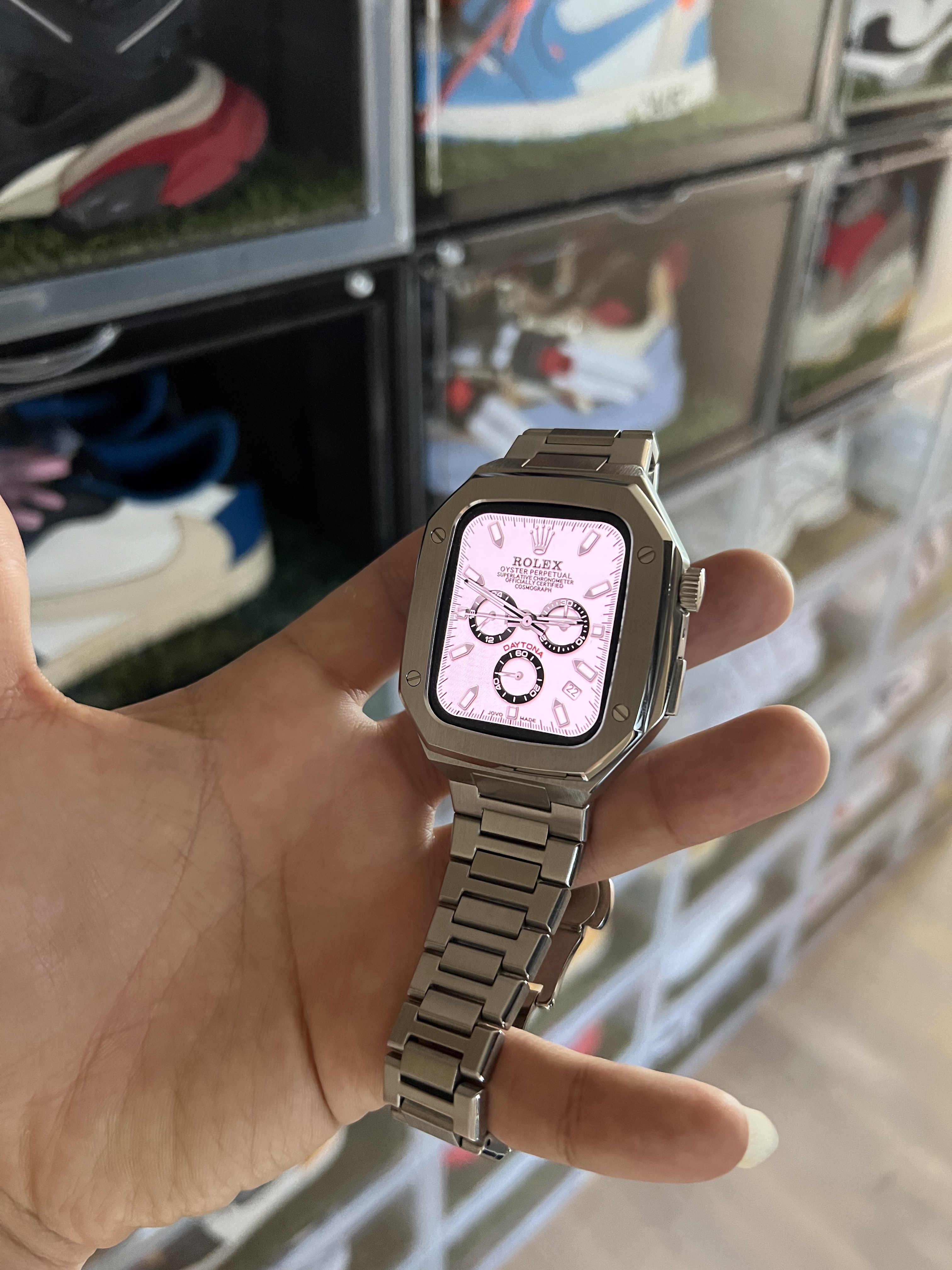 Apple Watch Nike SE 44mm GPS Space Gray Aluminum Case with Nike Sport Band Anthracite Black (Korean Ver.), Jordan 1 x Travis Scott x Fragment Retro Low OG SP Military Blue 착용 스타일 - 2