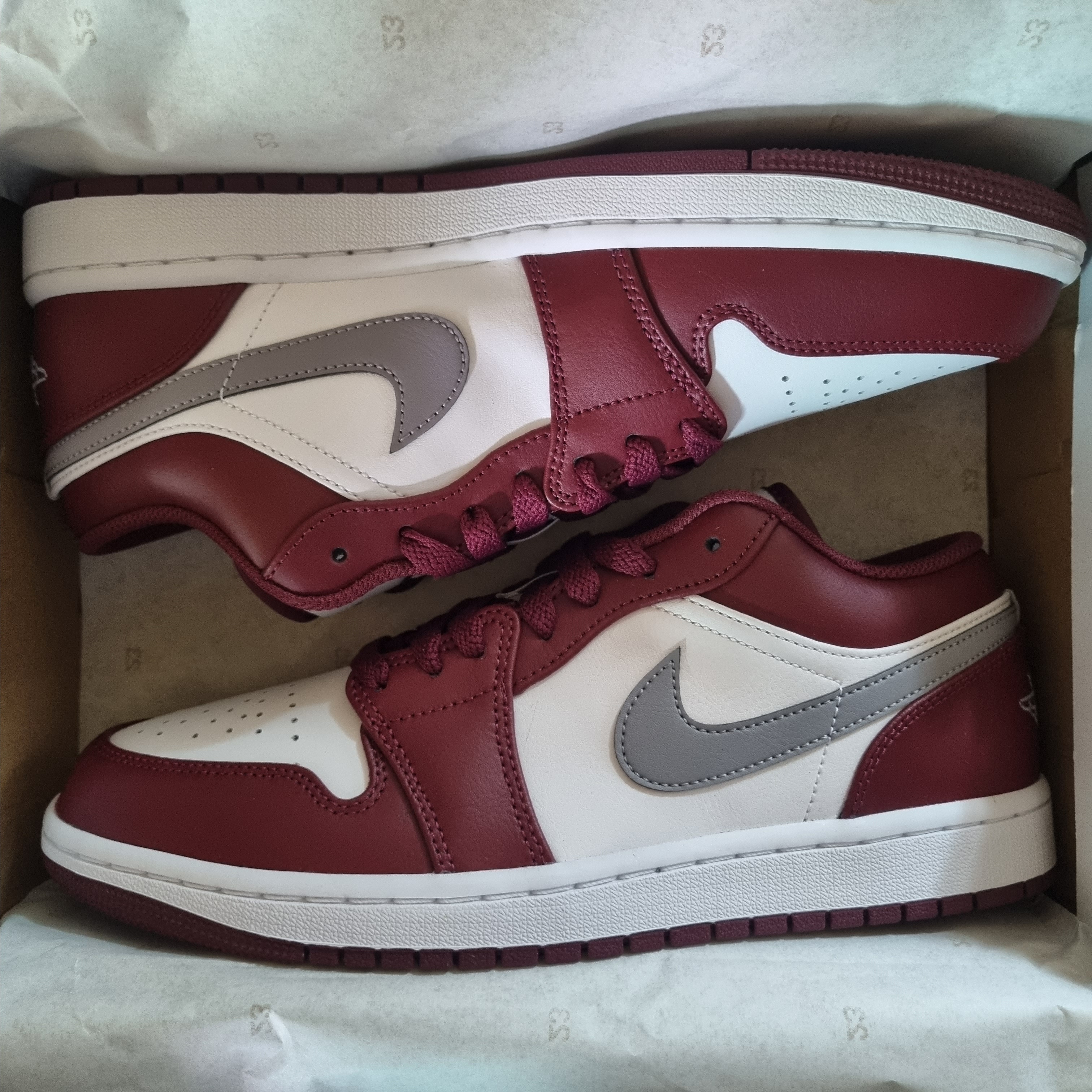 Jordan 1 Low Cherrywood Red 착용 스타일
