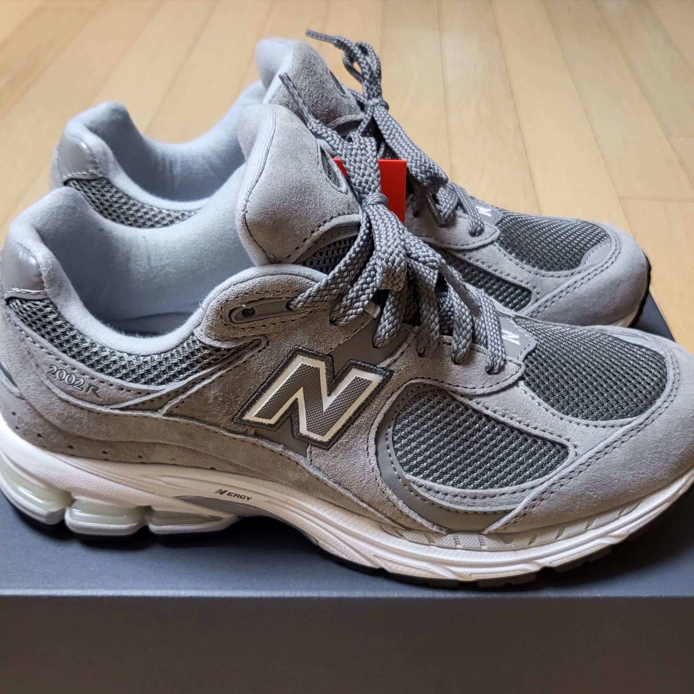 New Balance 2002R Marblehead White 착용 스타일