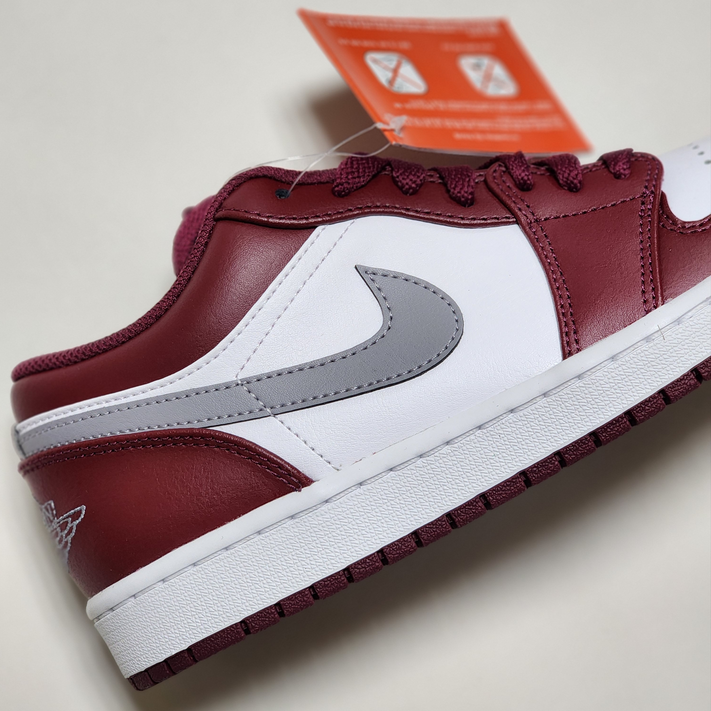 Jordan 1 Low Cherrywood Red 착용 스타일 - 4