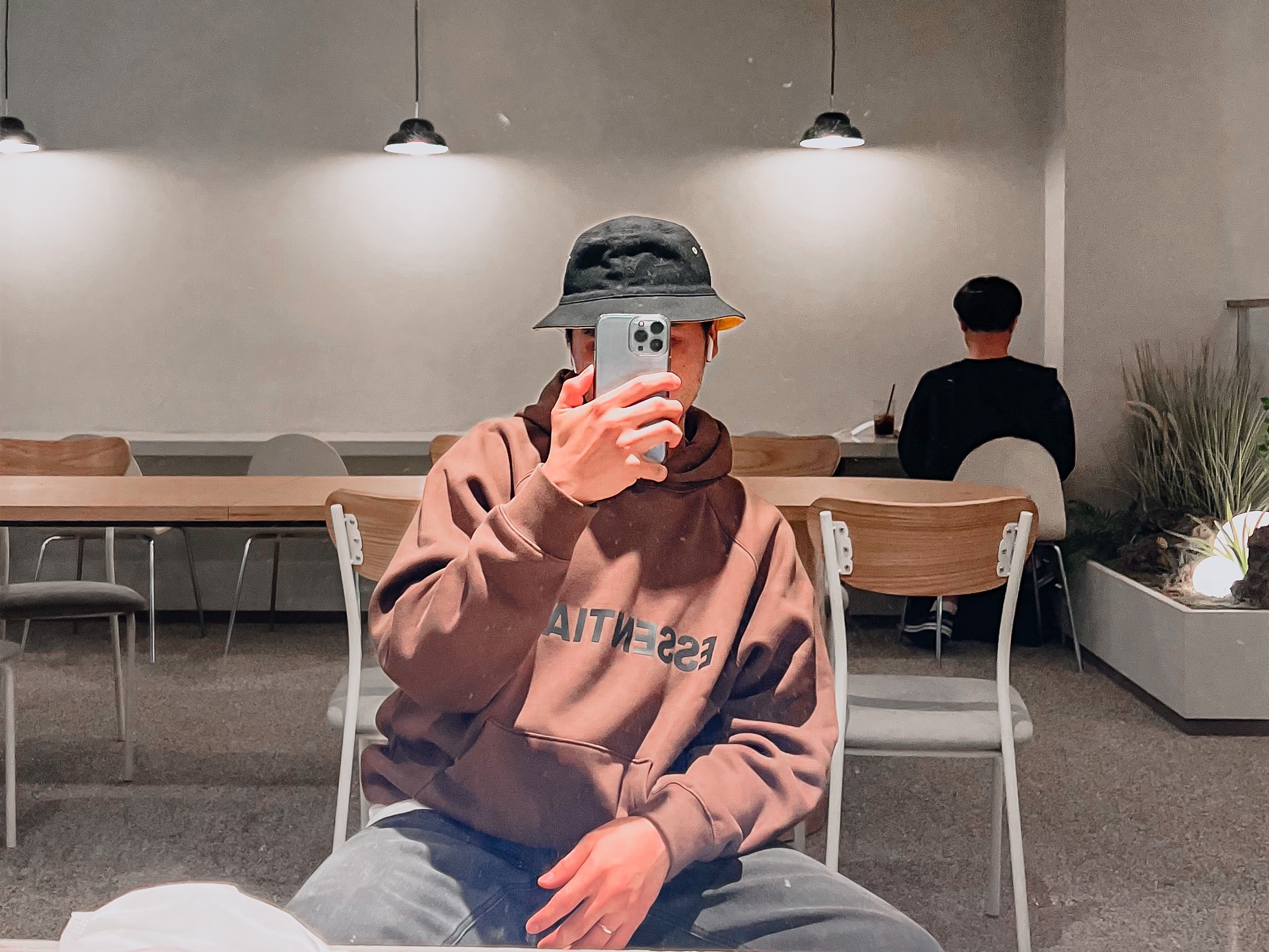 Essentials Logo Hoodie Brown/Rain Drum - Ssense Exclusive, Apple iPhone 13 Pro Max 512GB Sierra Blue (Korean Ver.) 착용 스타일 - 2