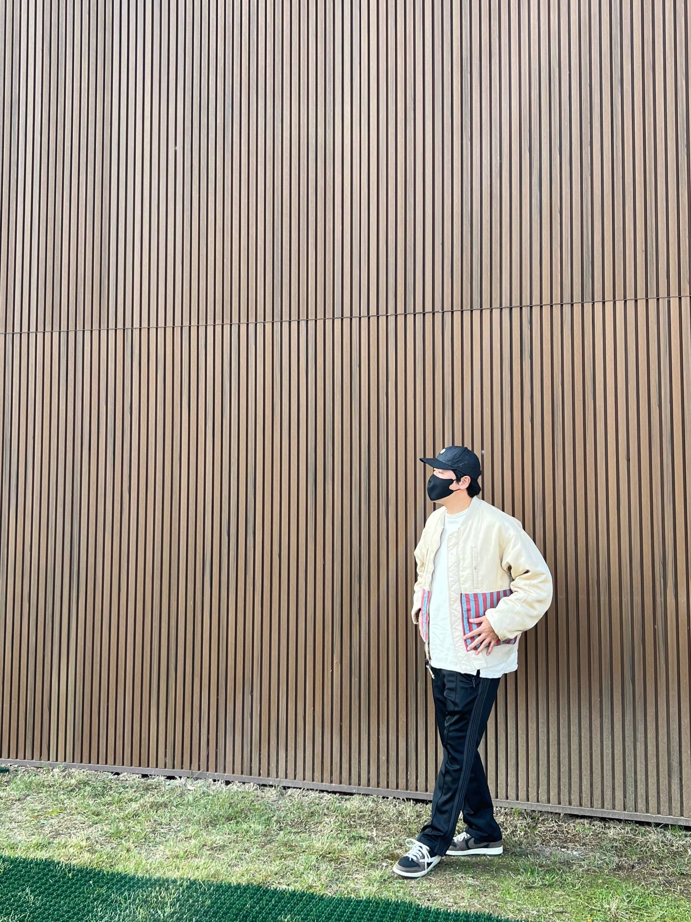 Jordan 1 x Travis Scott Retro Low OG SP Mocha, Supreme x Stone Island Painted Camo Nylon 6-Panel Black - 20FW 착용 스타일 - 1
