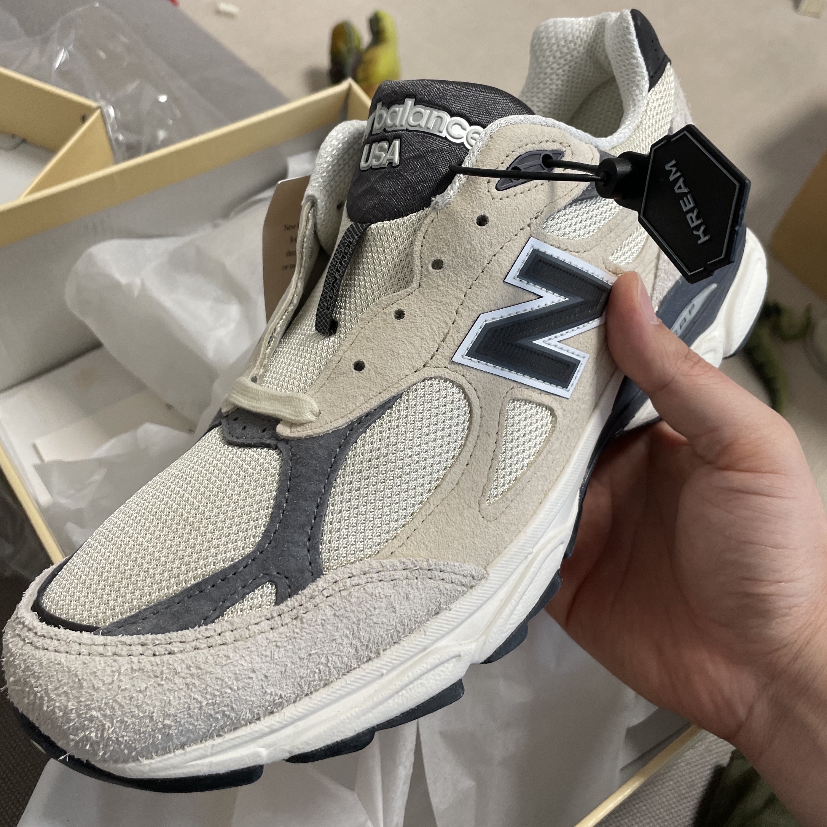 New Balance 990v3 Made in USA Moonbeam Macadamia Nut 착용 스타일 - 3