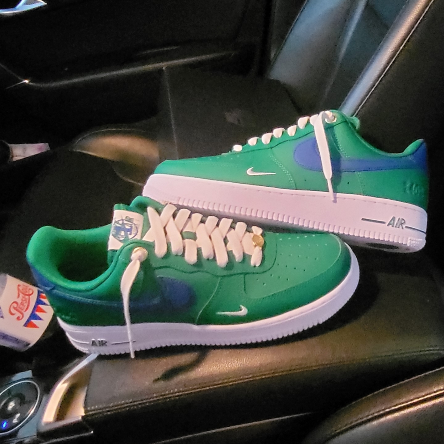 Nike Air Force 1 '07 LV8 40th Anniversary Join Forces Malachite Blue Jay 착용 스타일 - 3