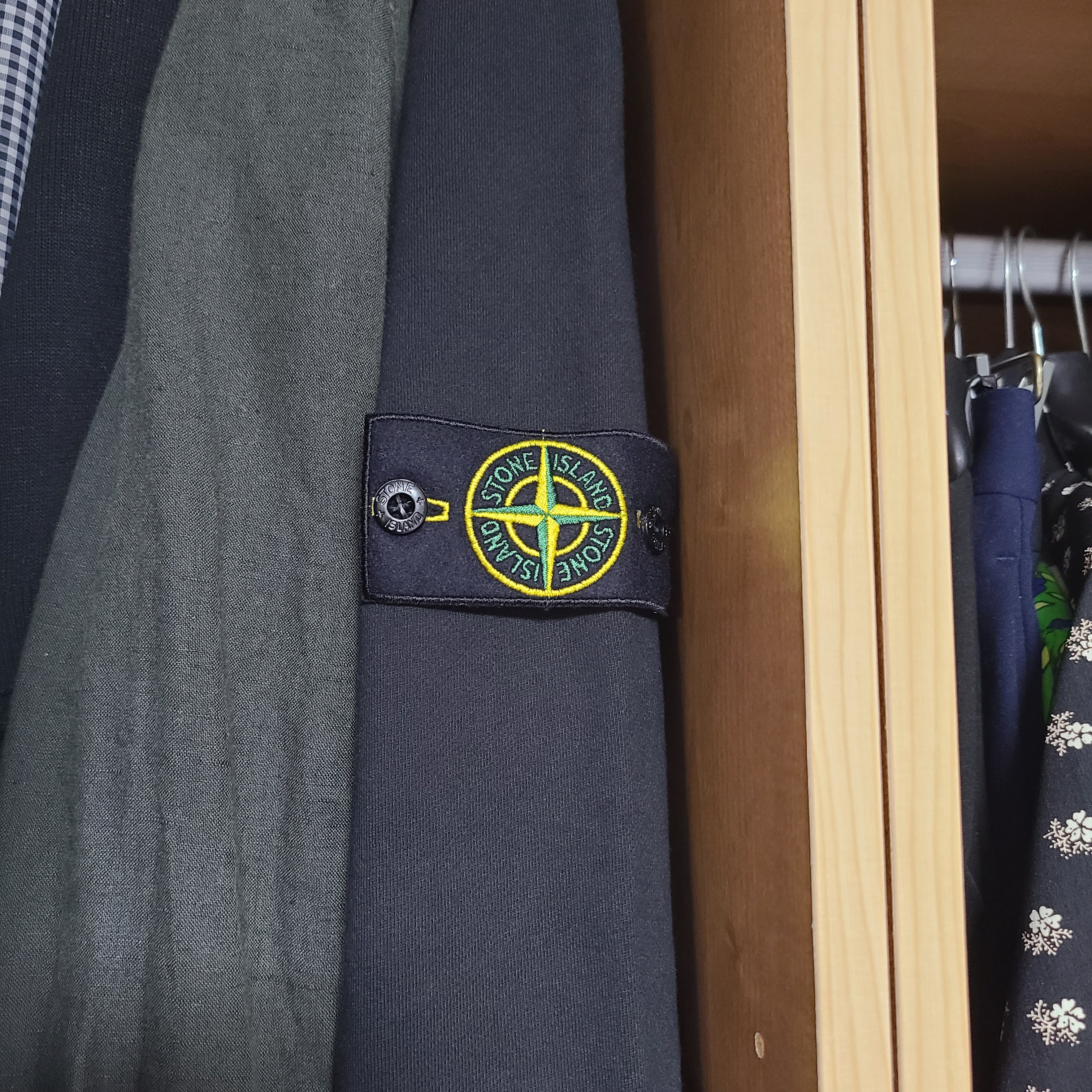 Stone Island 63051 Crewneck Sweatshirt Black - 22SS 착용 스타일