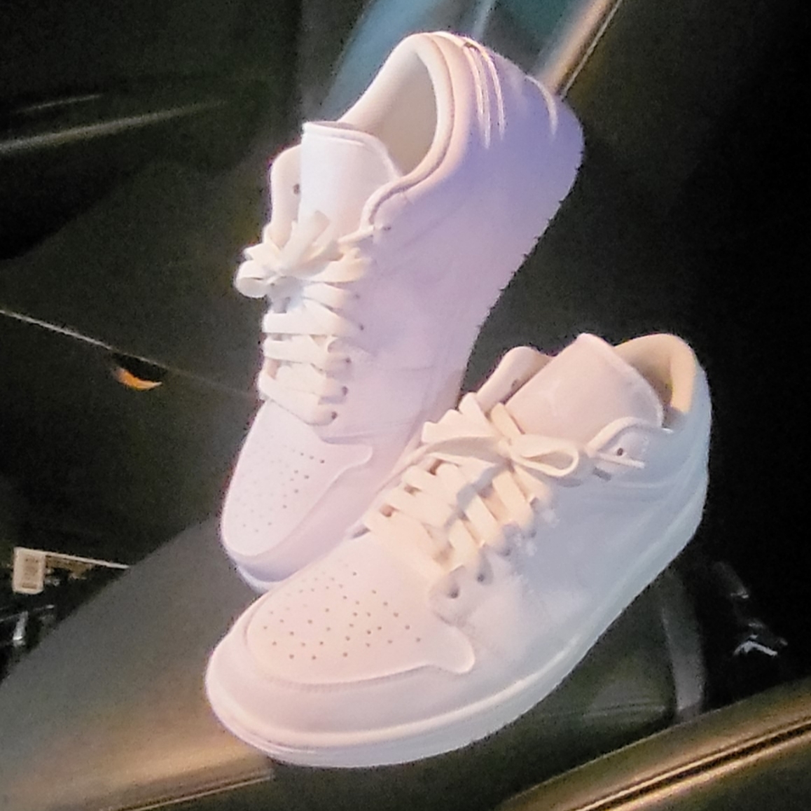 Jordan 1 Low Triple White 착용 스타일 - 2