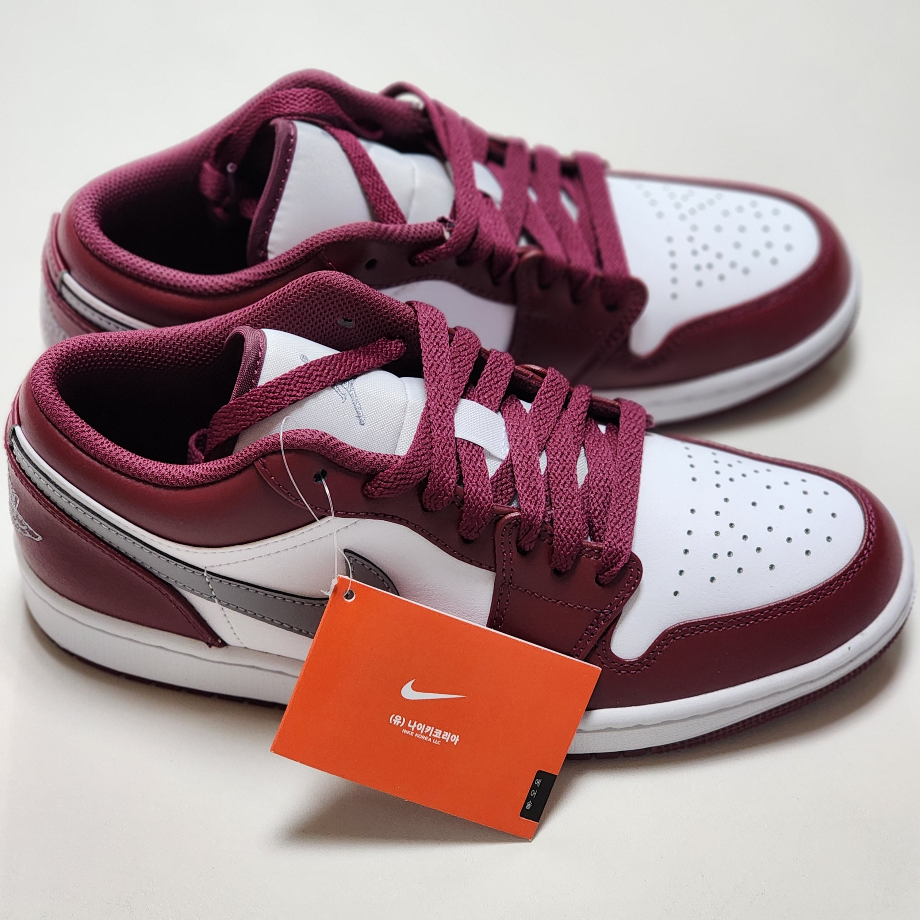 Jordan 1 Low Cherrywood Red 착용 스타일 - 2