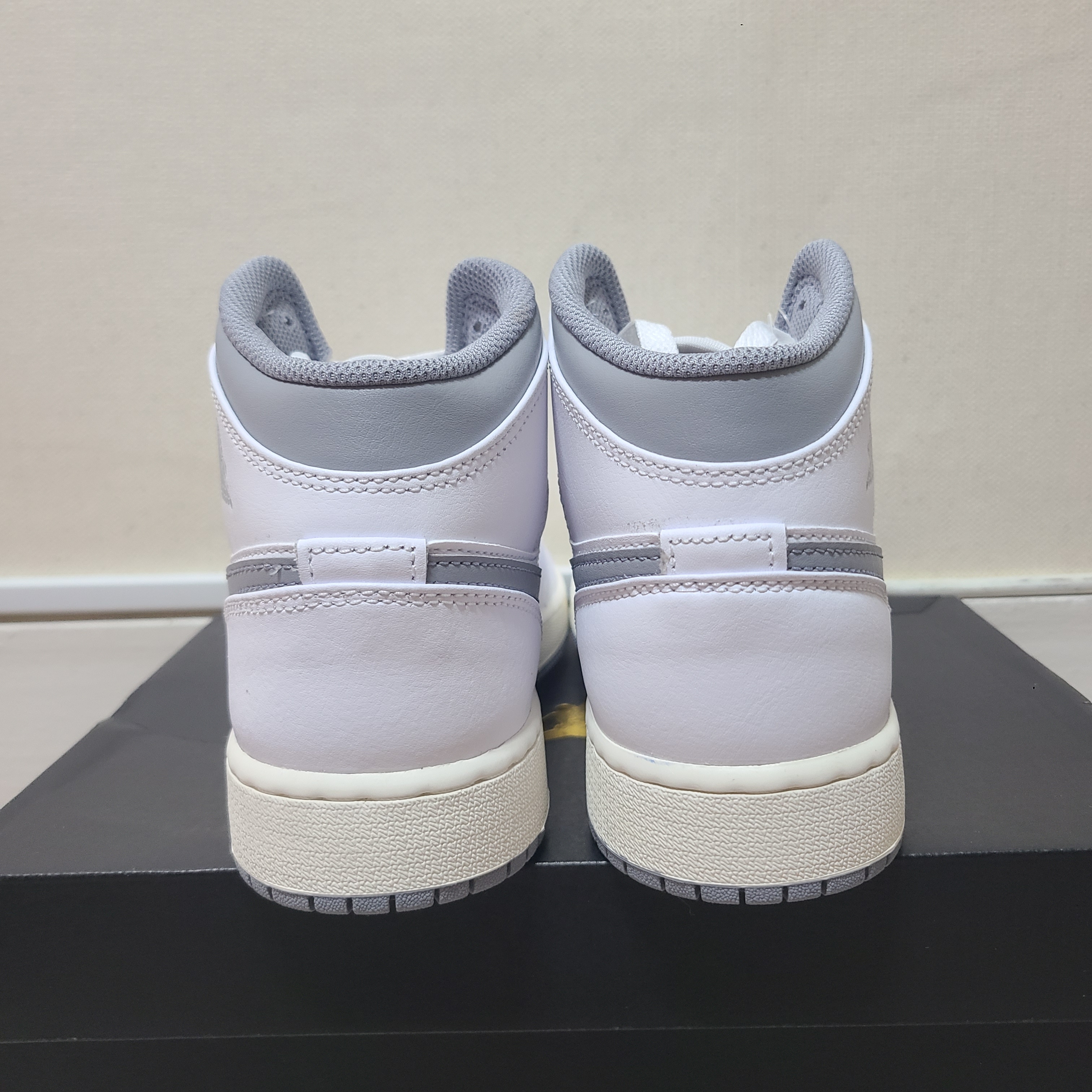 (GS) Jordan 1 Mid White Stealth 착용 스타일 - 3