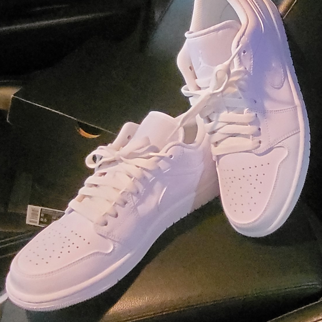 Jordan 1 Low Triple White 착용 스타일 - 1
