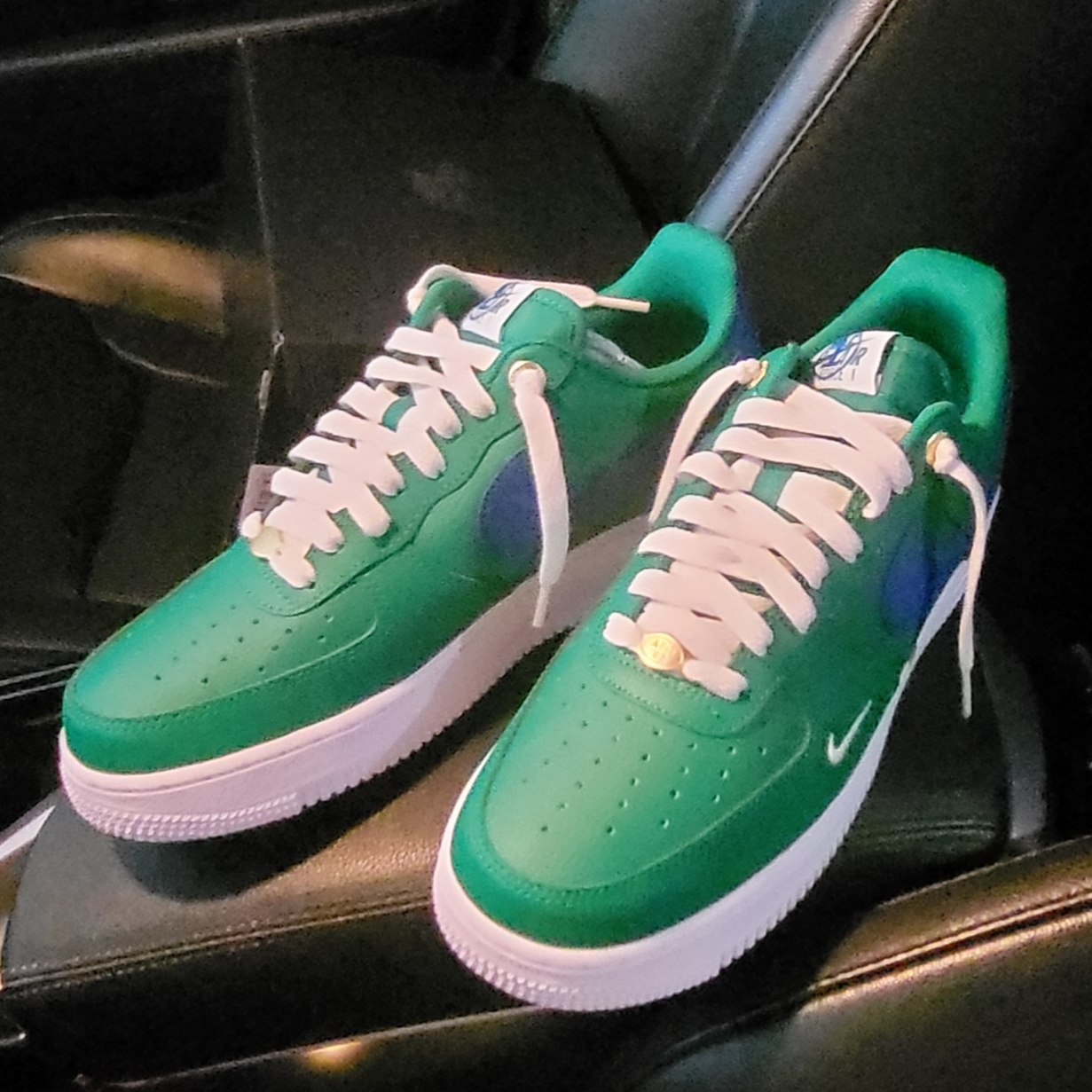 Nike Air Force 1 '07 LV8 40th Anniversary Join Forces Malachite Blue Jay 착용 스타일 - 2