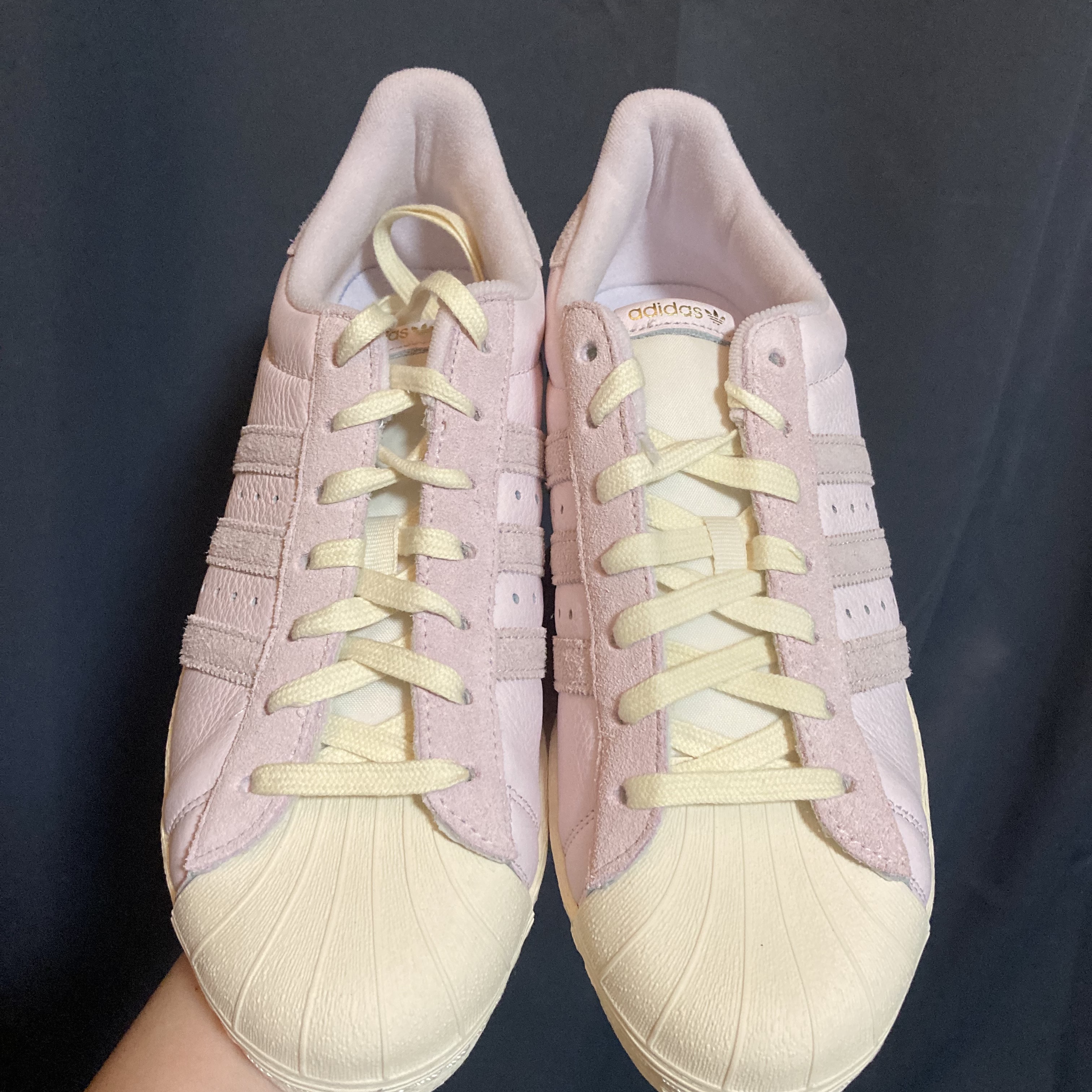 Adidas Superstar 82 Almost Pink 착용 스타일 - 2