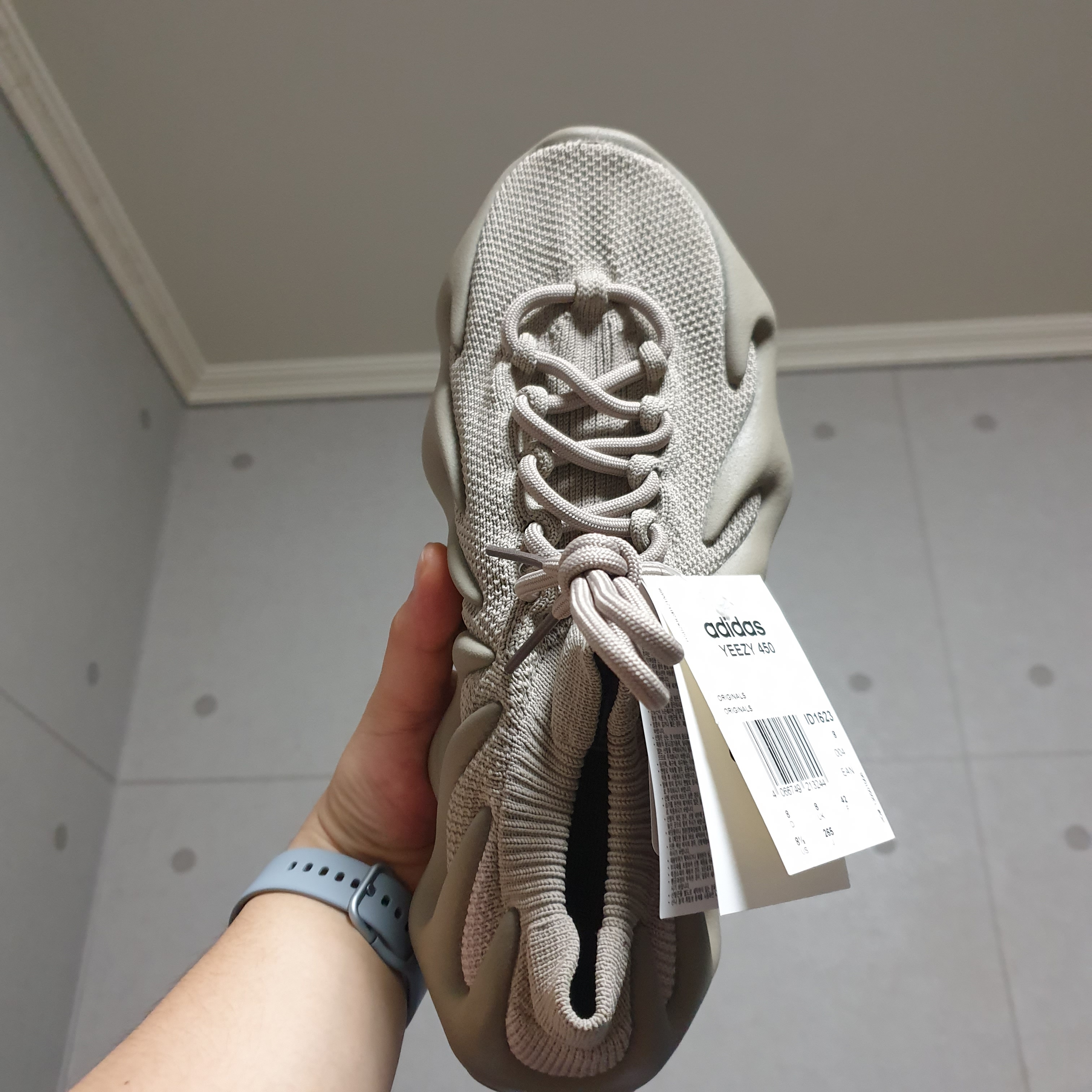 Adidas Yeezy 450 Stone Flax 착용 스타일 - 2