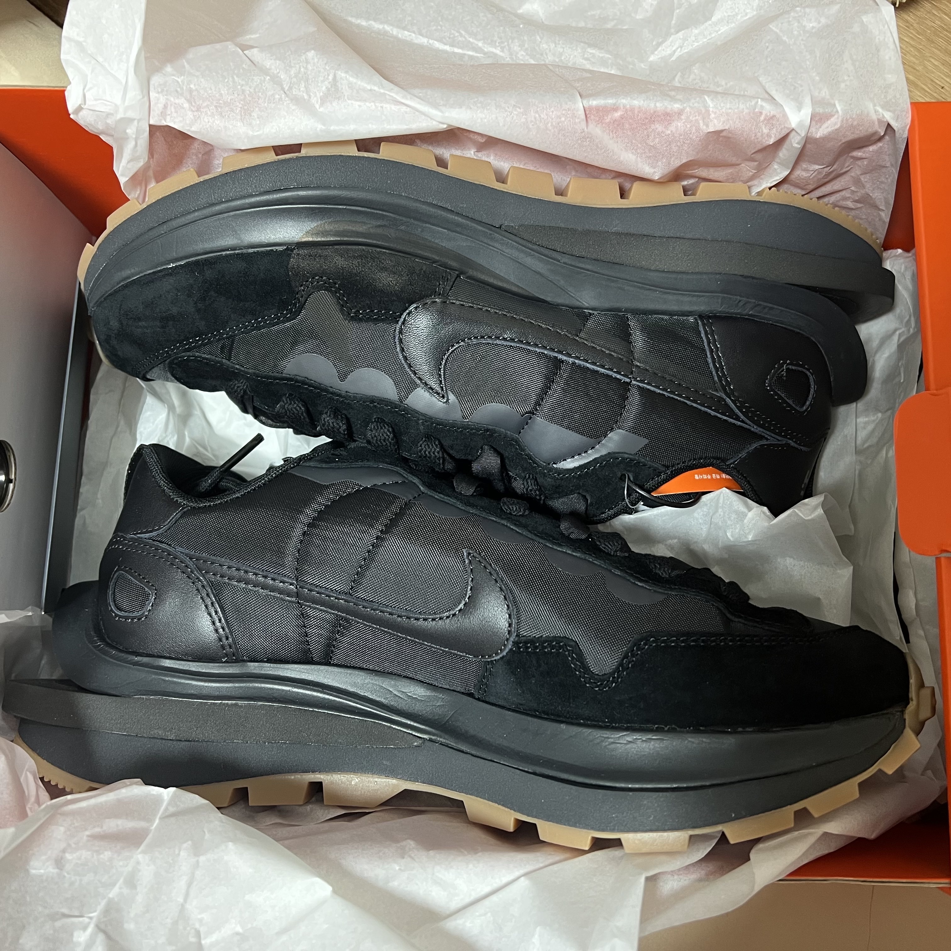 Nike x Sacai VaporWaffle Black and Gum 착용 스타일