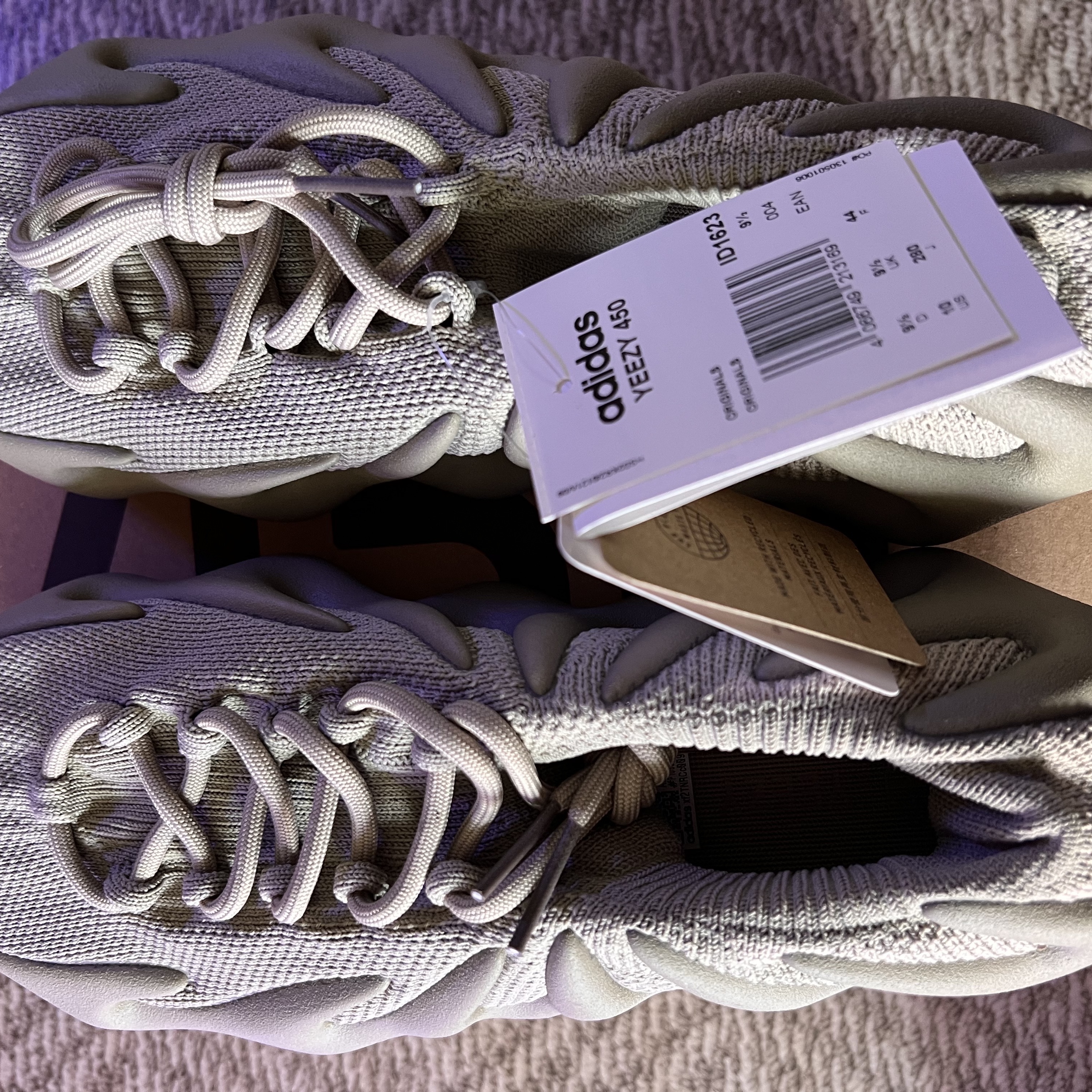 Adidas Yeezy 450 Stone Flax 착용 스타일 - 3