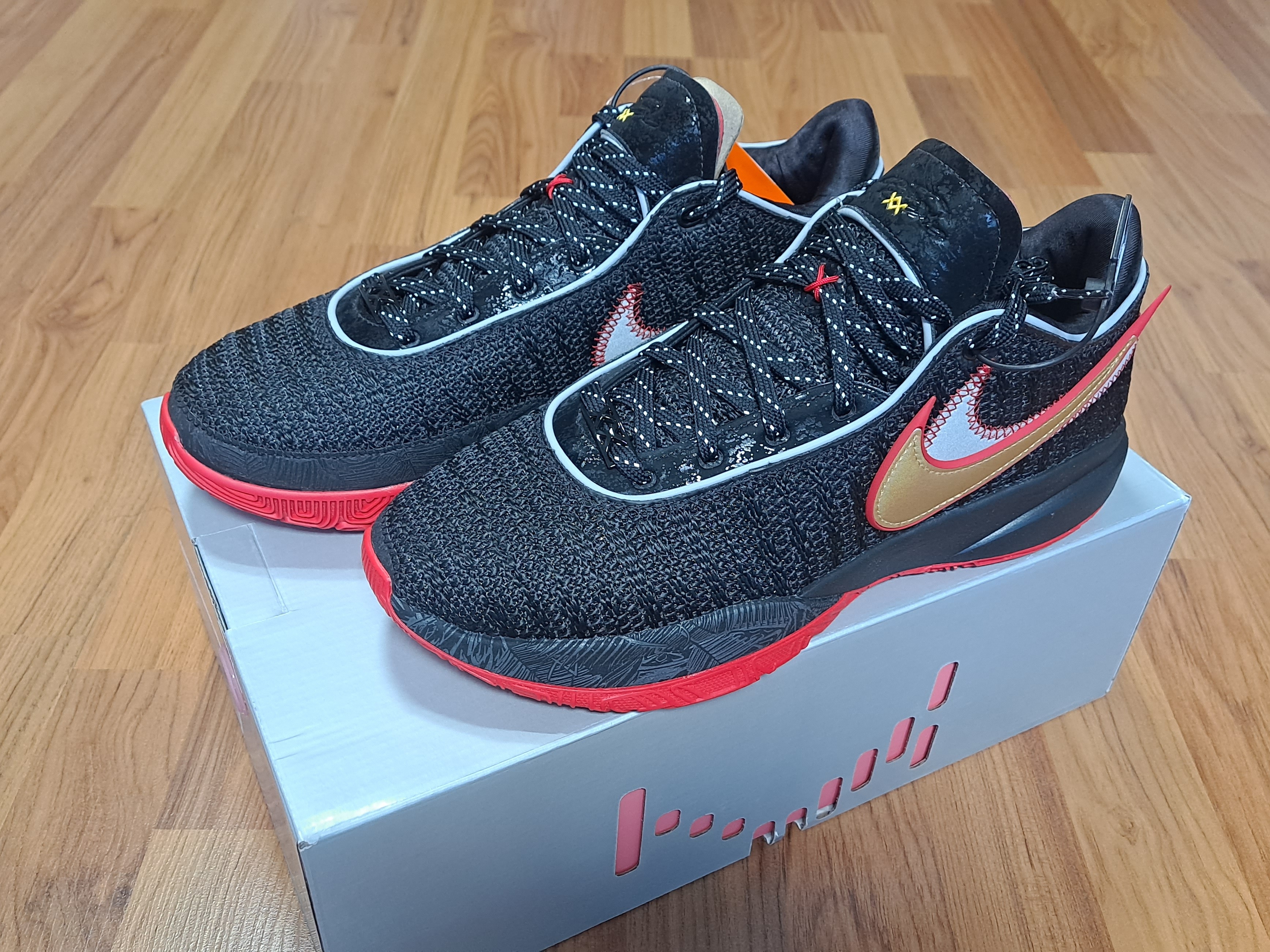 Nike LeBron XX EP Bred 착용 스타일 - 3
