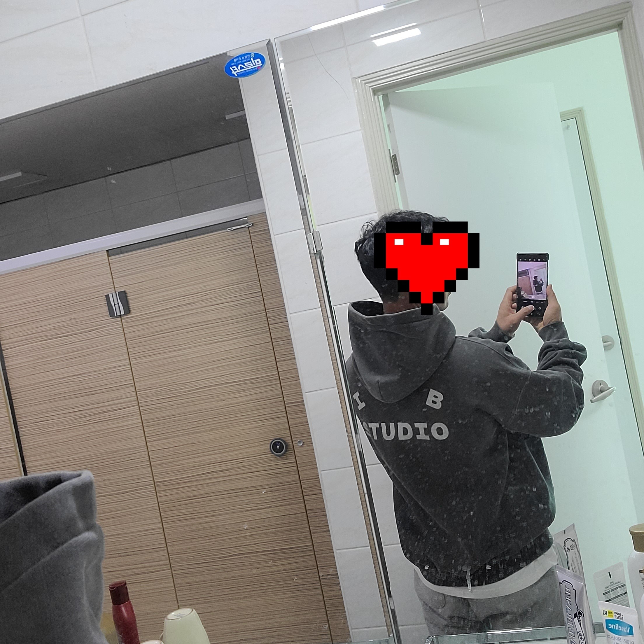 IAB Studio Pigment Hoodie & Sack Black 착용 스타일 - 3