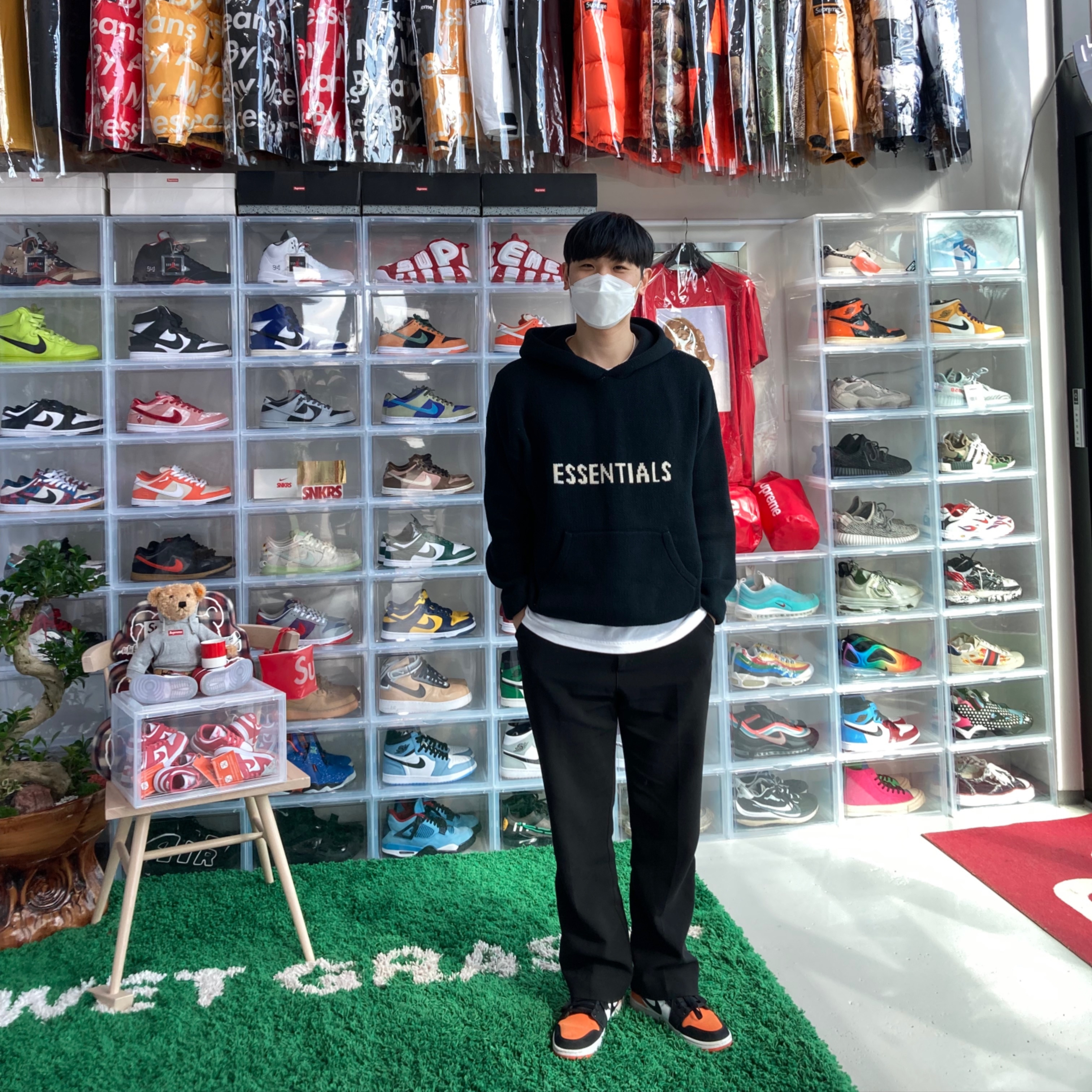 Jordan 1 Low Shattered Backboard, Essentials Knit Hoodie Black - 20FW 착용 스타일