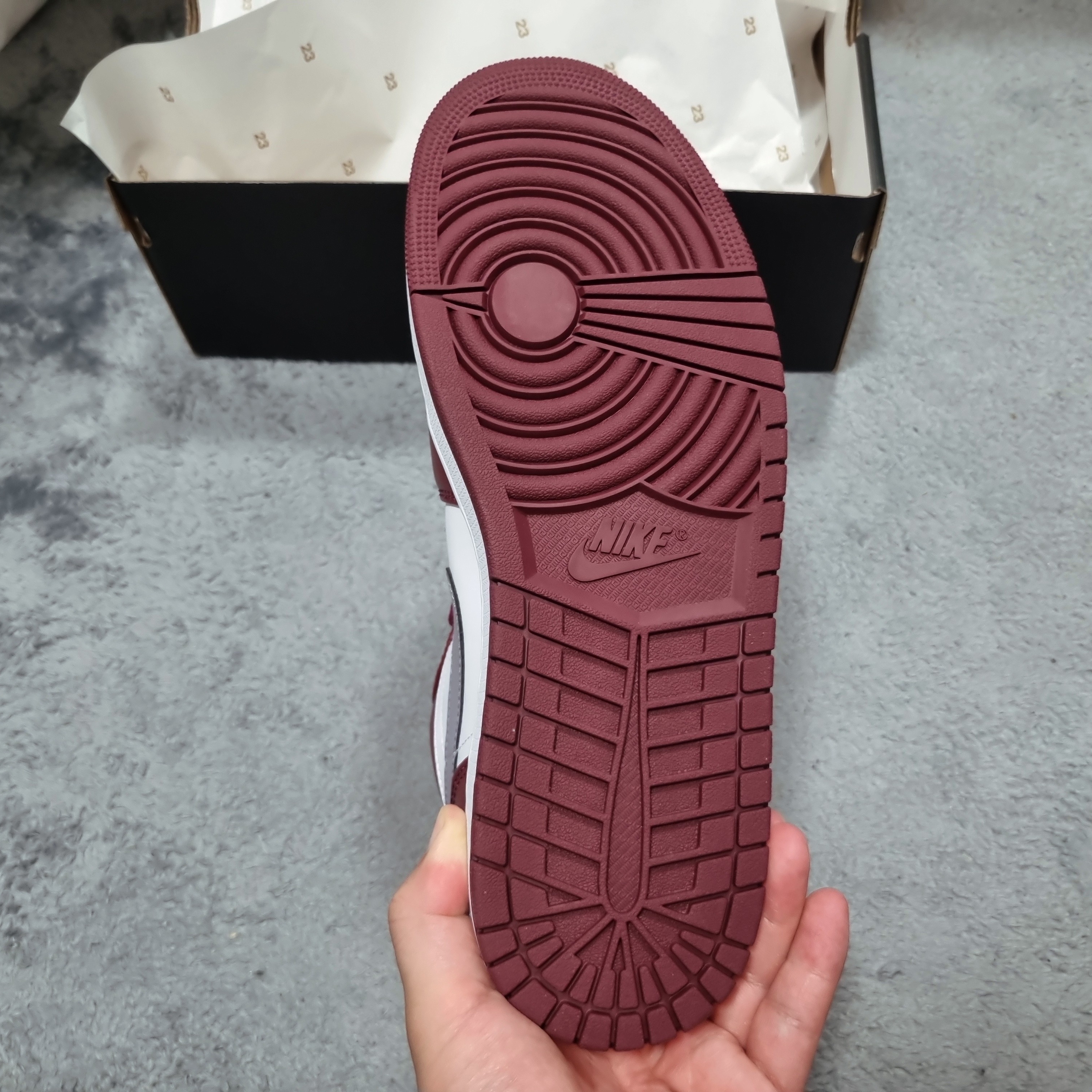 Jordan 1 Low Cherrywood Red 착용 스타일 - 5