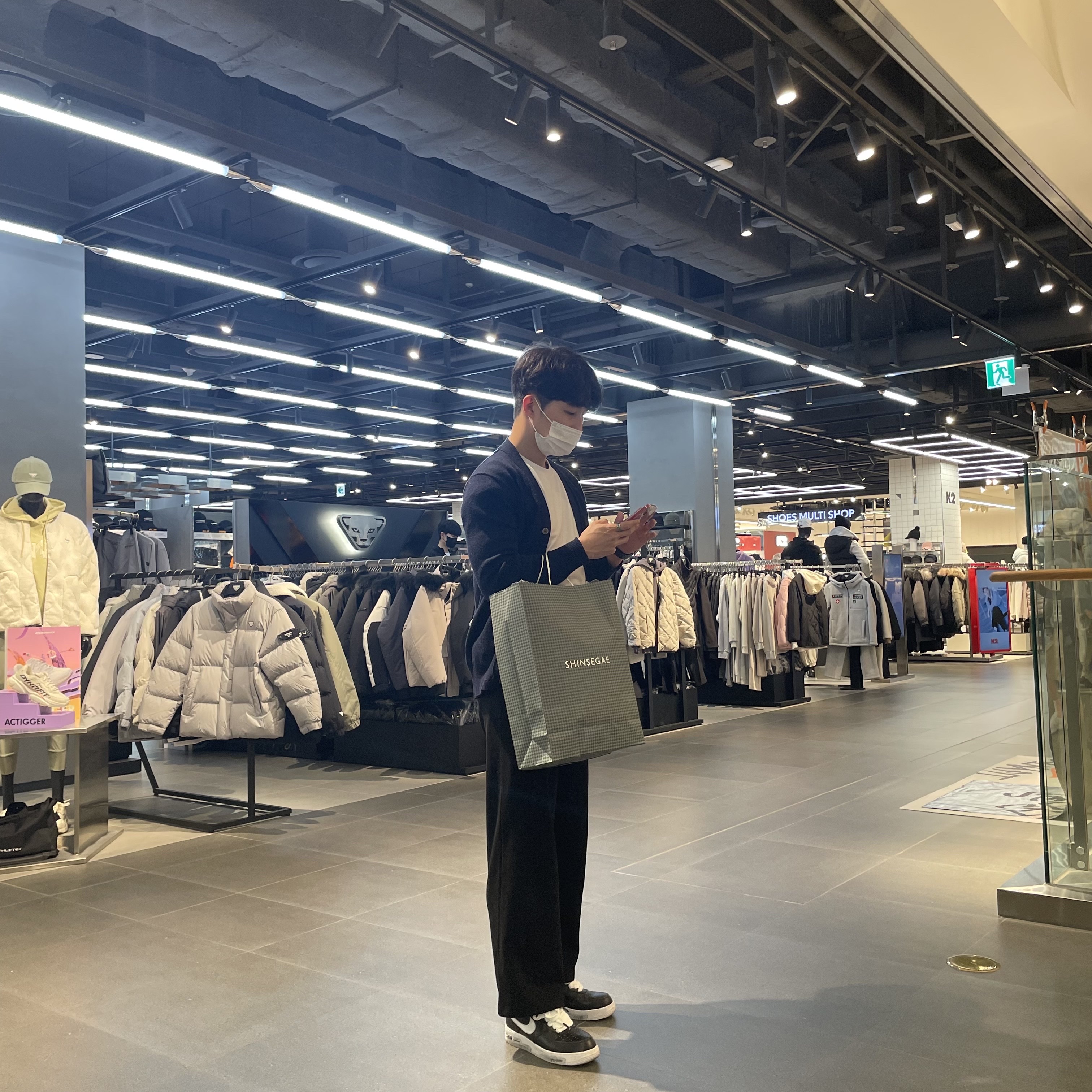 Nike x Peaceminusone Air Force 1 Low Para-Noise, Play Comme des Garcons Red Heart Knit Cardigan Navy 착용 스타일