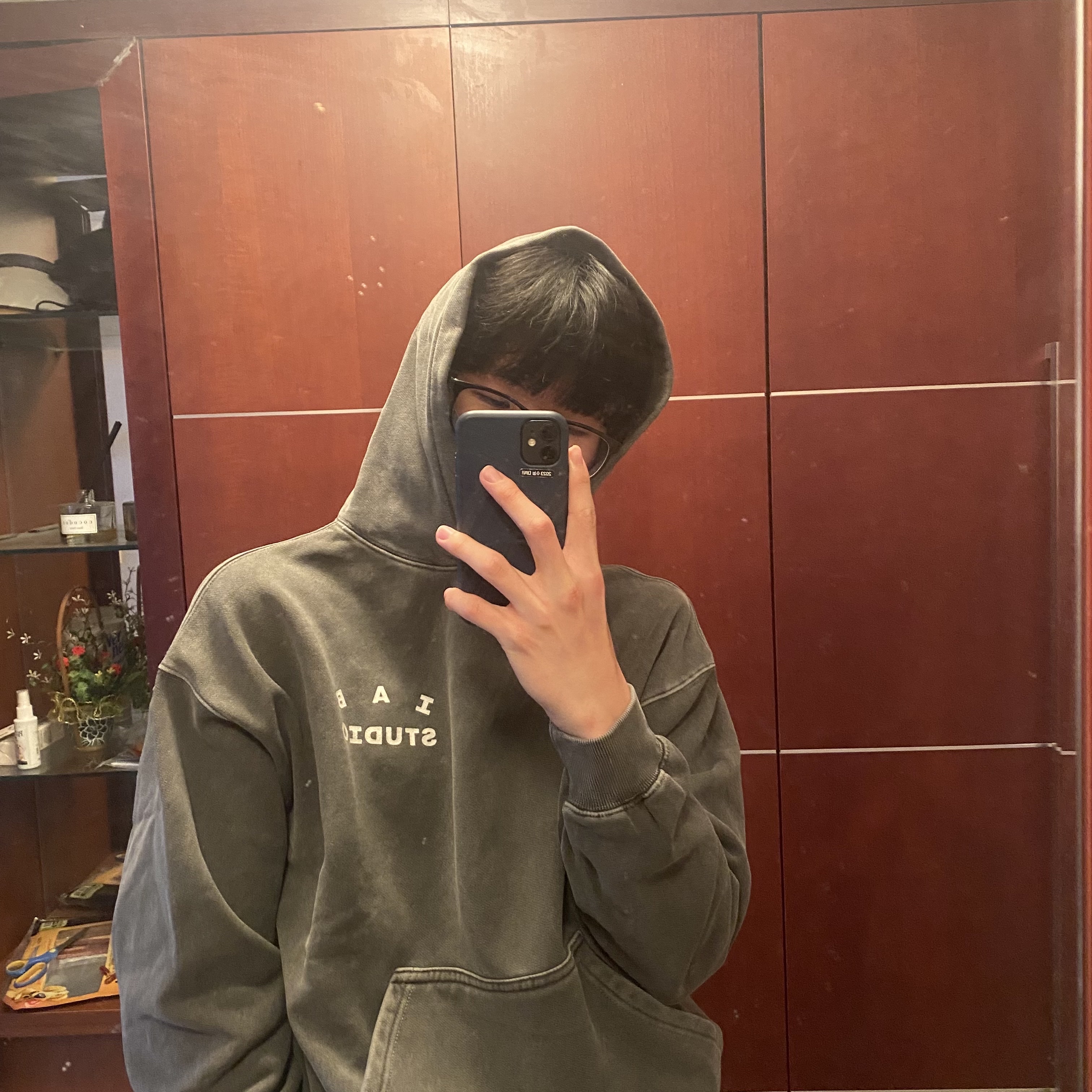 IAB Studio Pigment Hoodie & Sack Black 착용 스타일 - 1