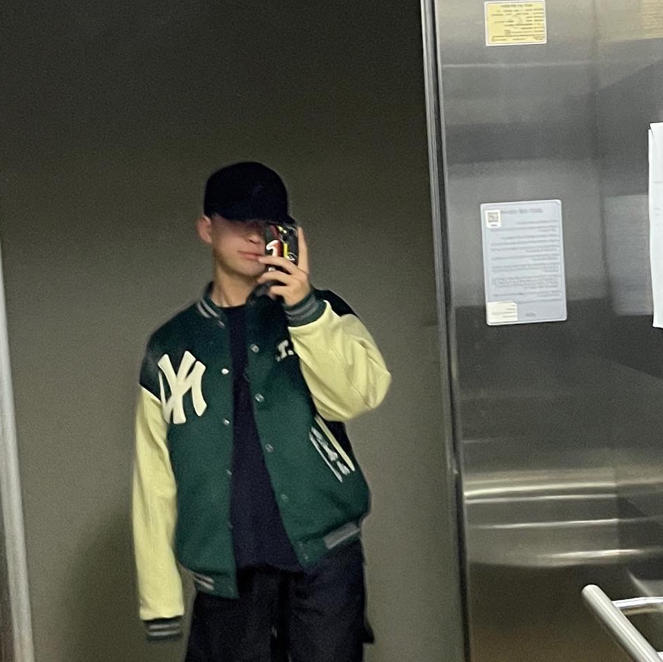 Thisisneverthat x New Era x MLB New York Yankees Varsity Jacket Dark Green 착용 스타일