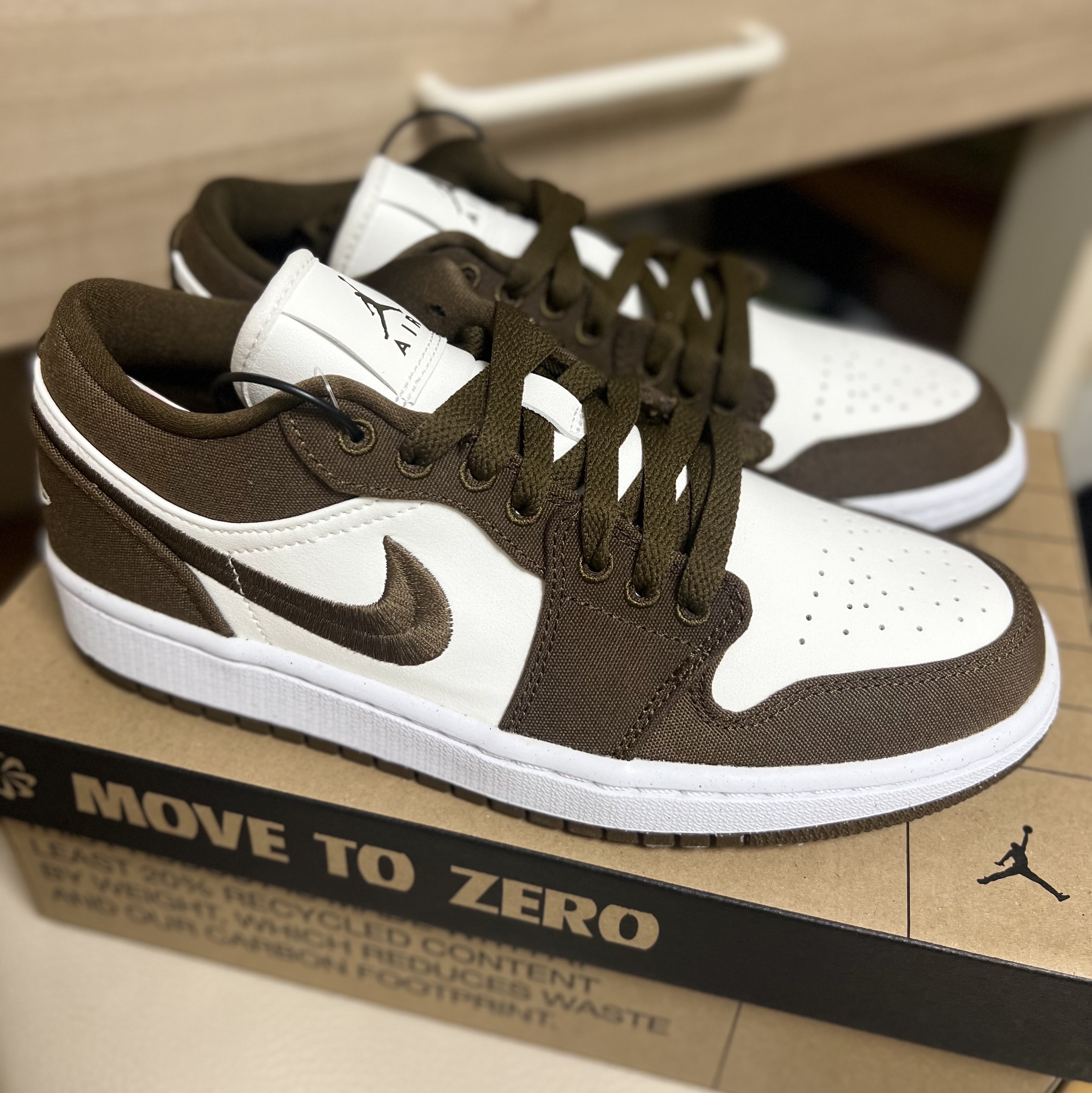 (W) Jordan 1 Low SE Light Olive 착용 스타일