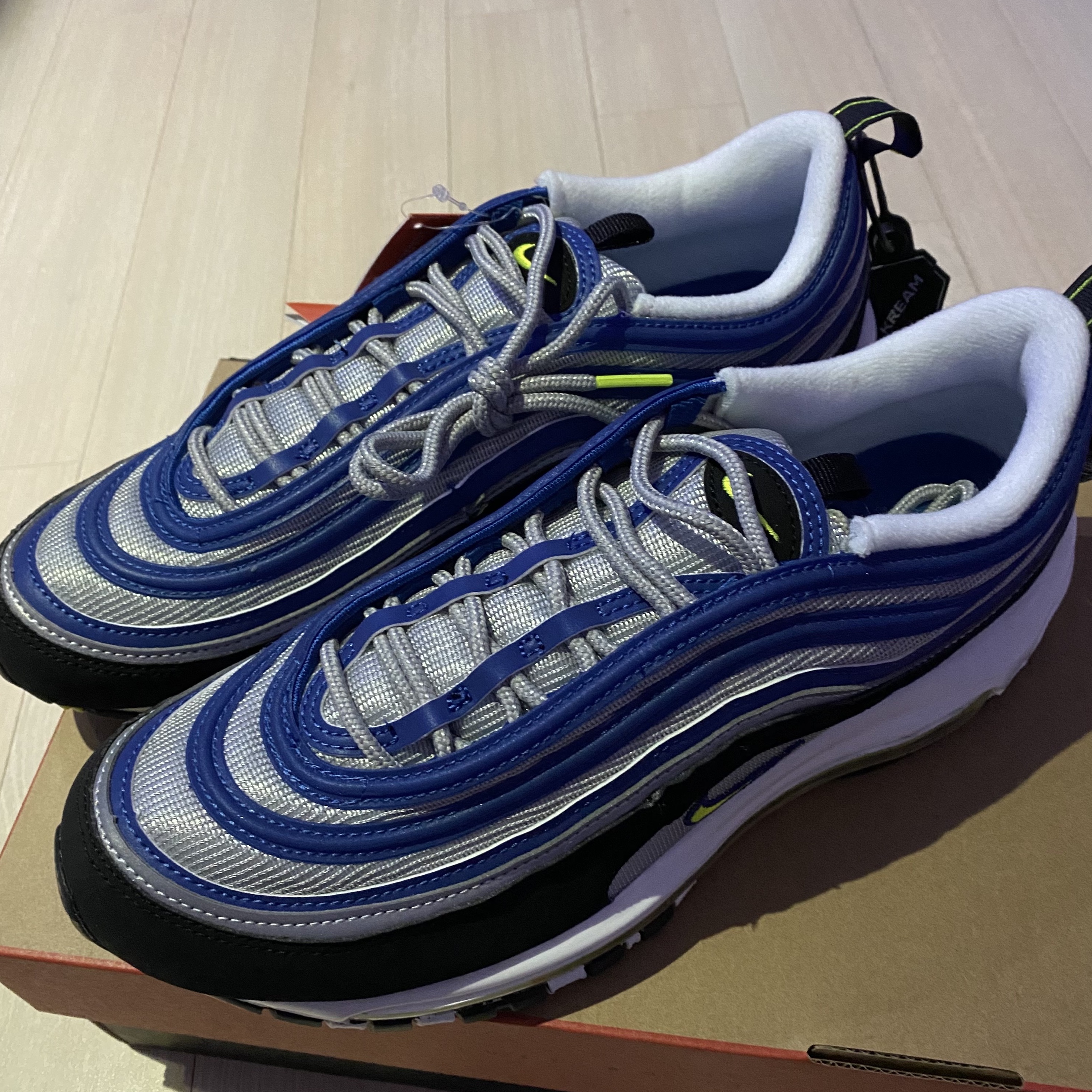 Nike Air Max 97 OG Atlantic Blue and Voltage Yellow 착용 스타일 - 3