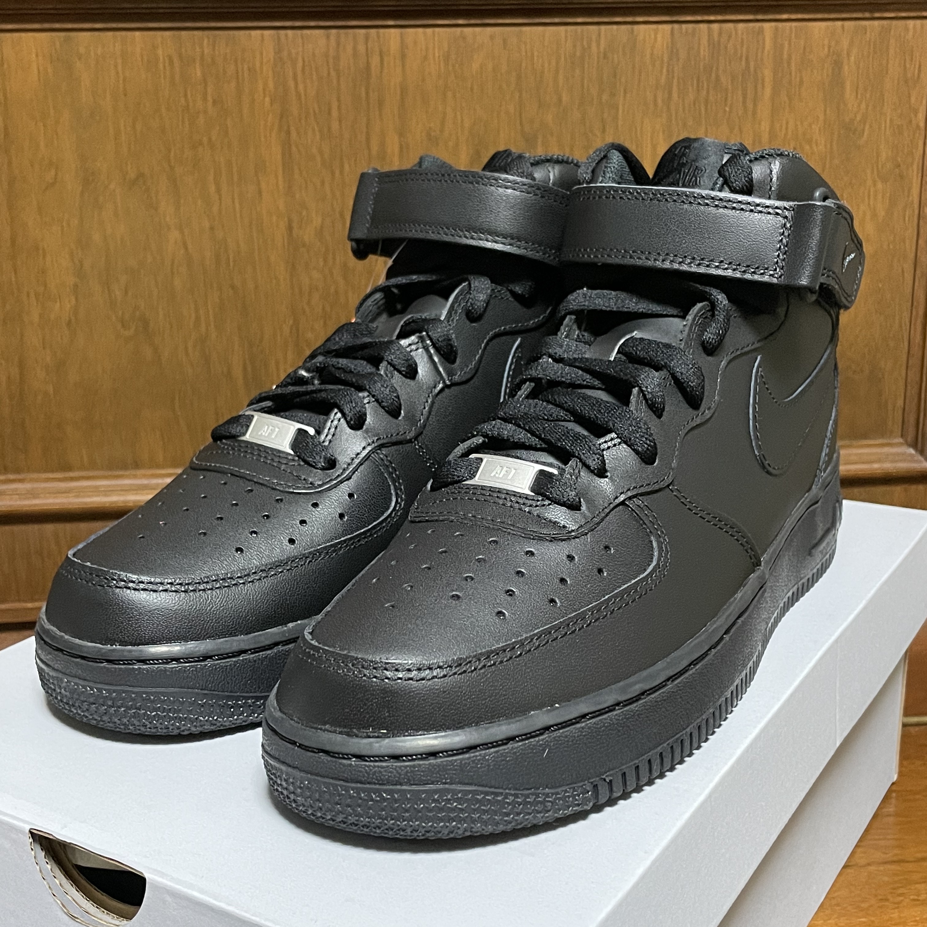 Nike Air Force 1 Mid '07 Black 착용 스타일 - 2