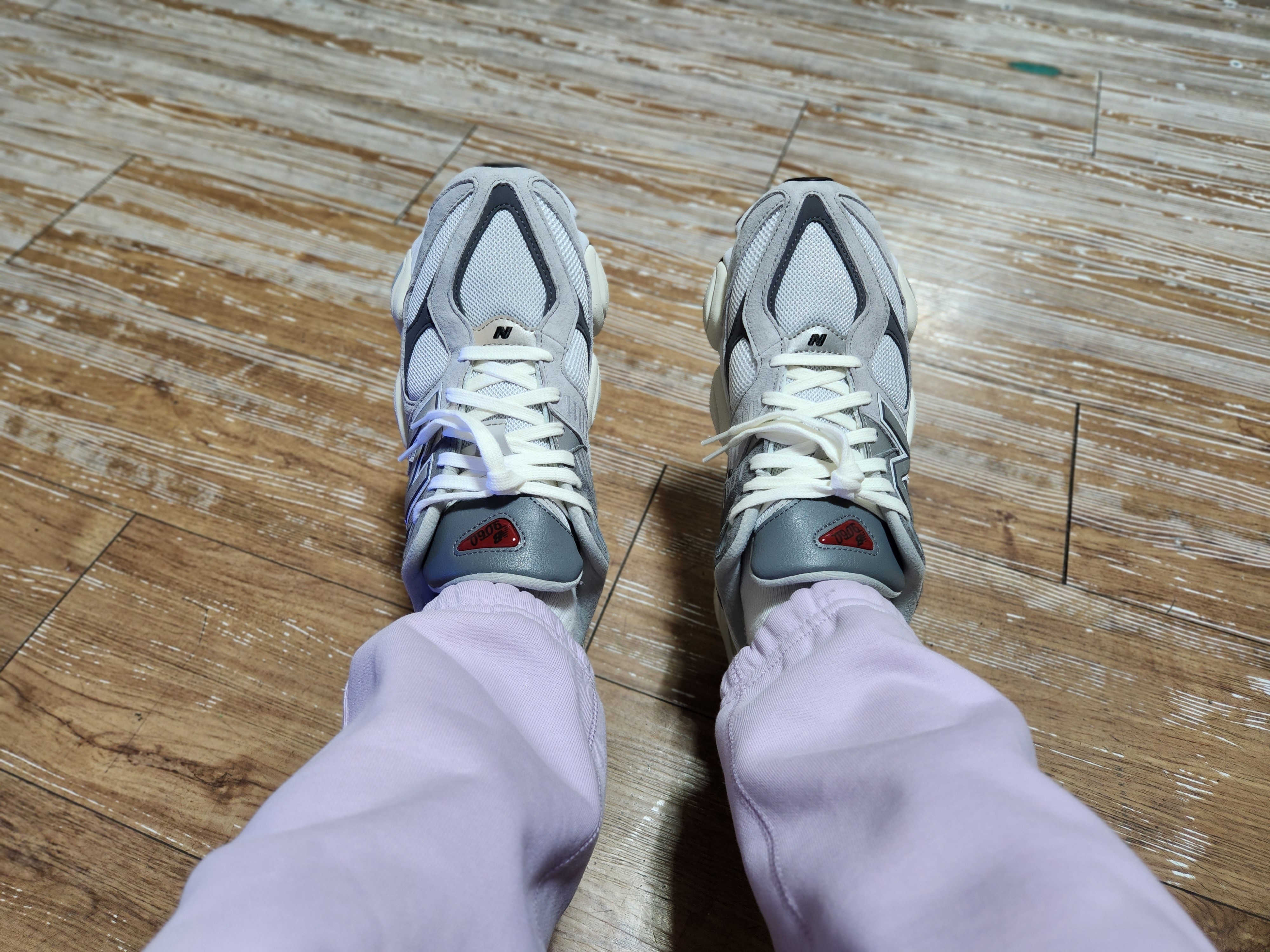 New Balance 9060 Rain Cloud Castlerock, Nike NRG Solo Swoosh Fleece Pants Doll - US/EU 착용 스타일 - 1