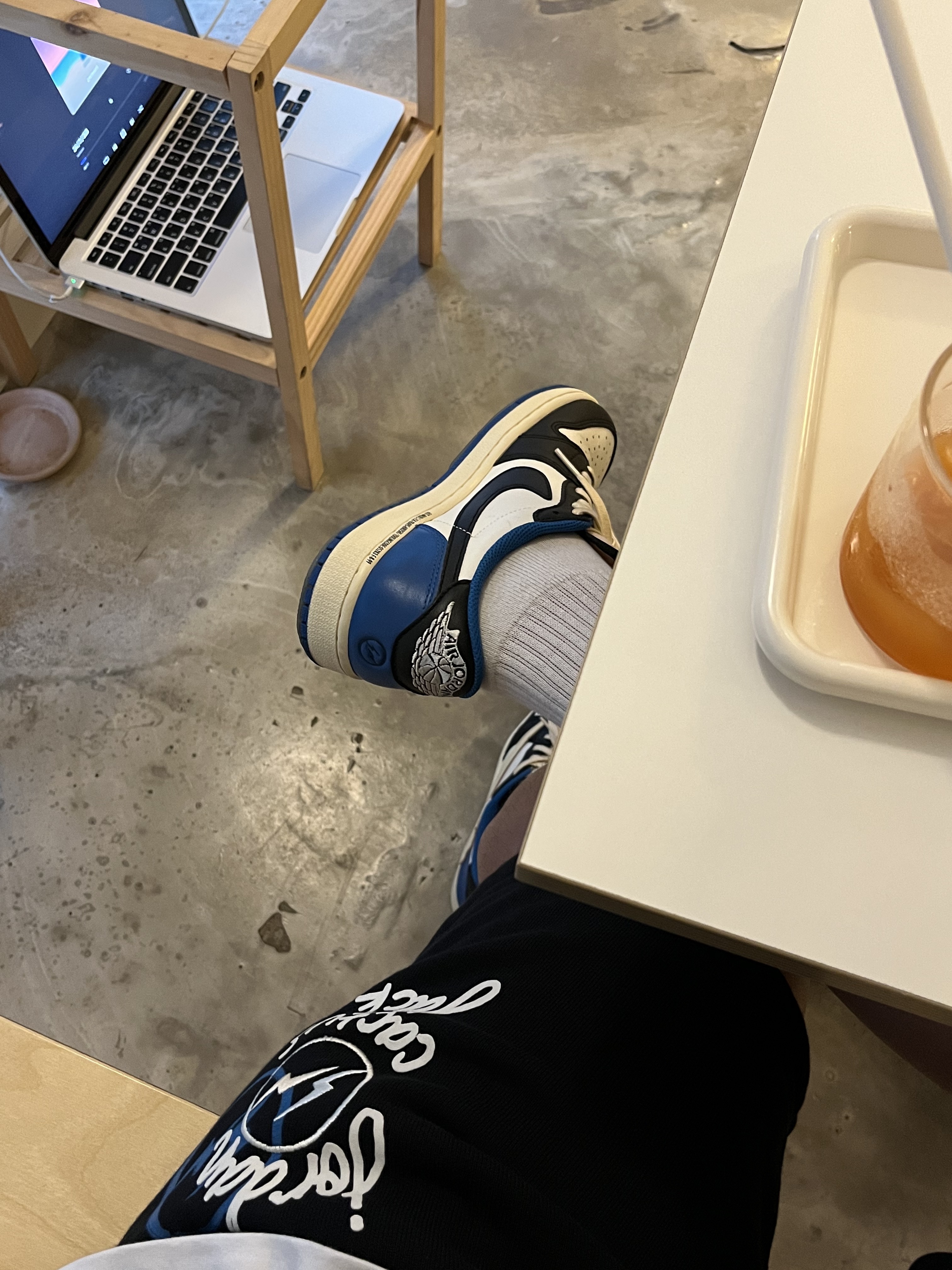 Jordan 1 x Travis Scott x Fragment Retro Low OG SP Military Blue, Jordan x Travis Scott x Fragment Shorts Black (DJ0617-010) 착용 스타일