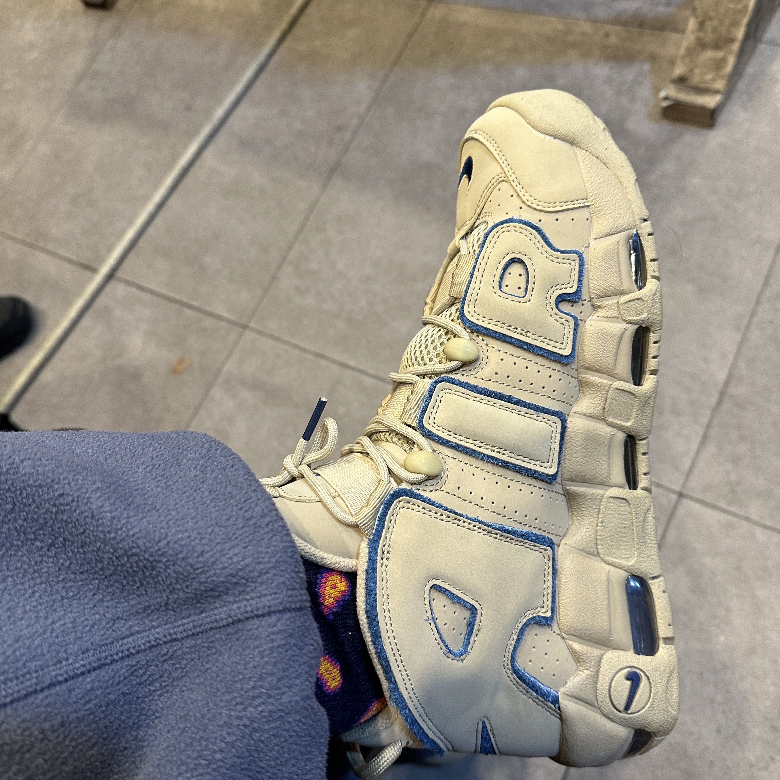 Nike Air More Uptempo Limestone and Valerian Blue, Nike ACG Polartec Wolf Tree Pants Thunder Blue - US/EU 착용 스타일 - 2