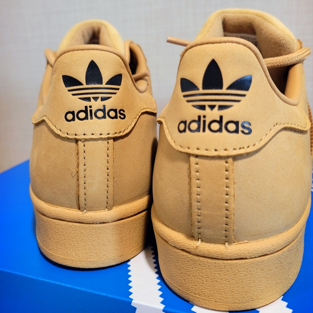 Adidas Superstar Golden Beige 착용 스타일 - 4