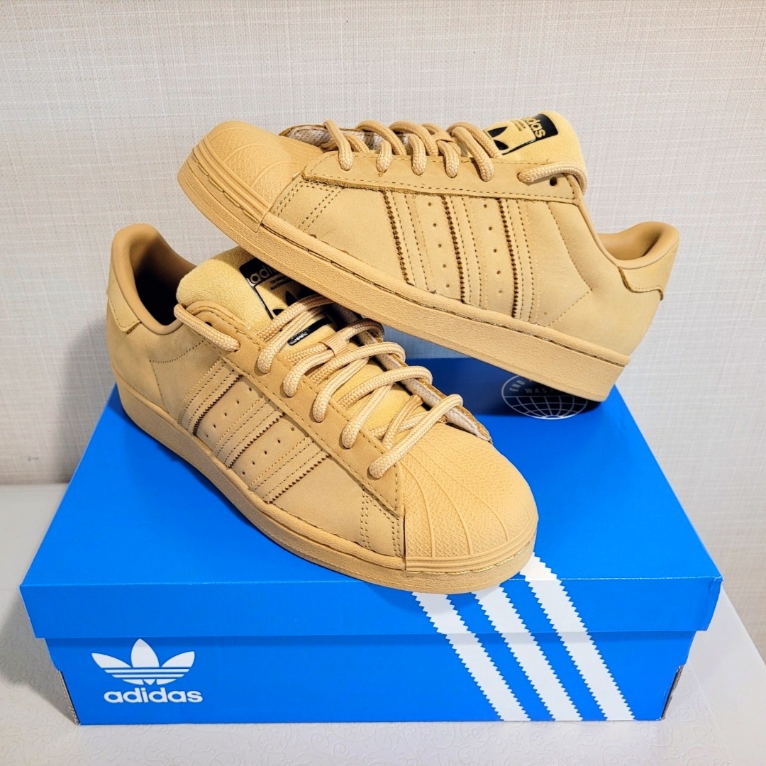Adidas Superstar Golden Beige 착용 스타일 - 5