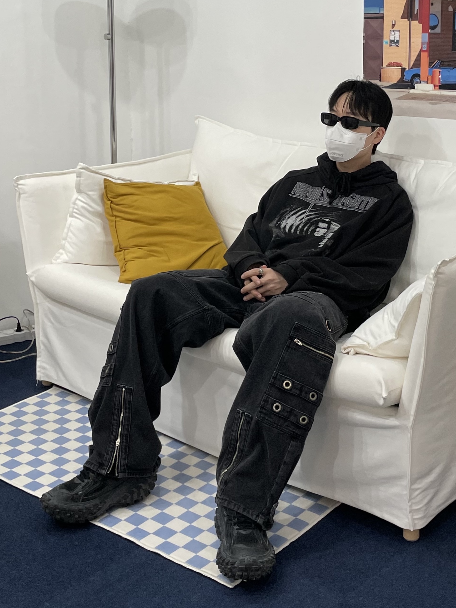 Balenciaga Defender Sneakers Black, Project G/R Mind Slaughter Vintage Washeed Hoodie Black 착용 스타일 - 1