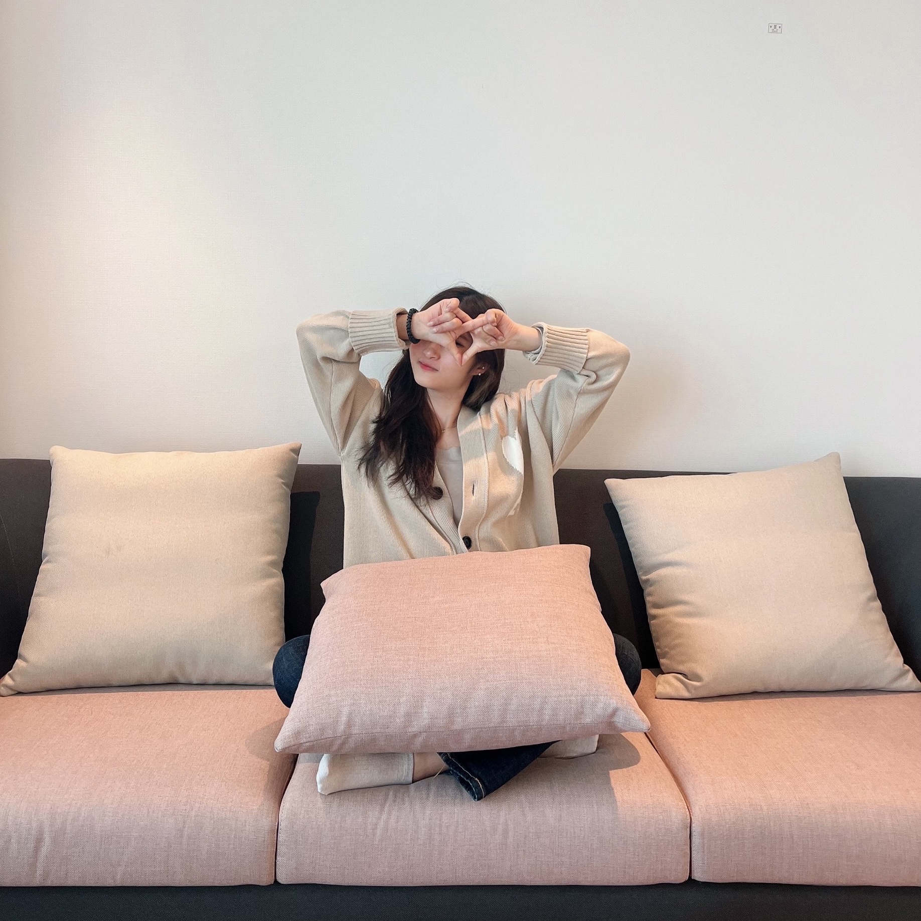 AMI de Coeur Oversize Cardigan Beige - 22SS 착용 스타일