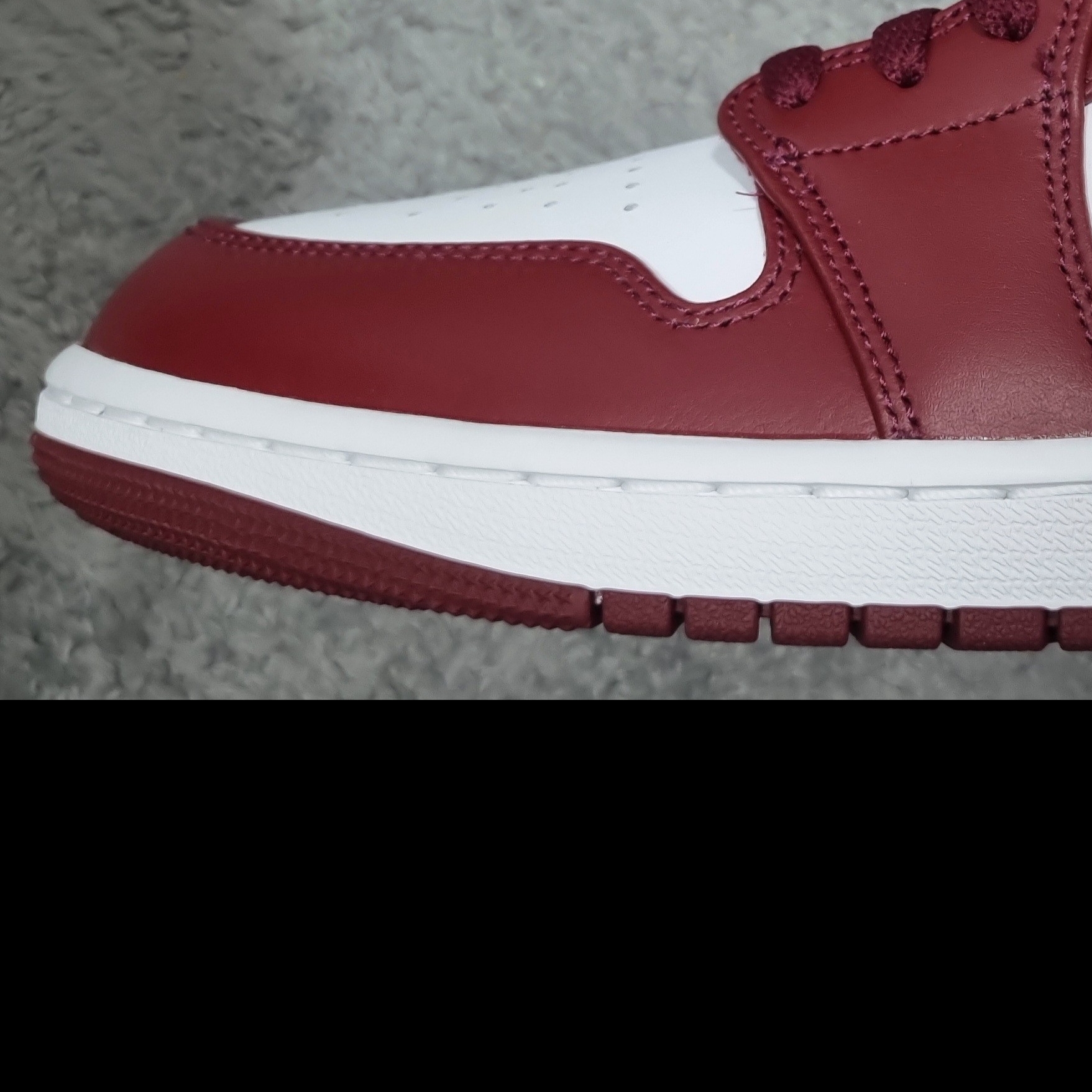 Jordan 1 Low Cherrywood Red 착용 스타일 - 3
