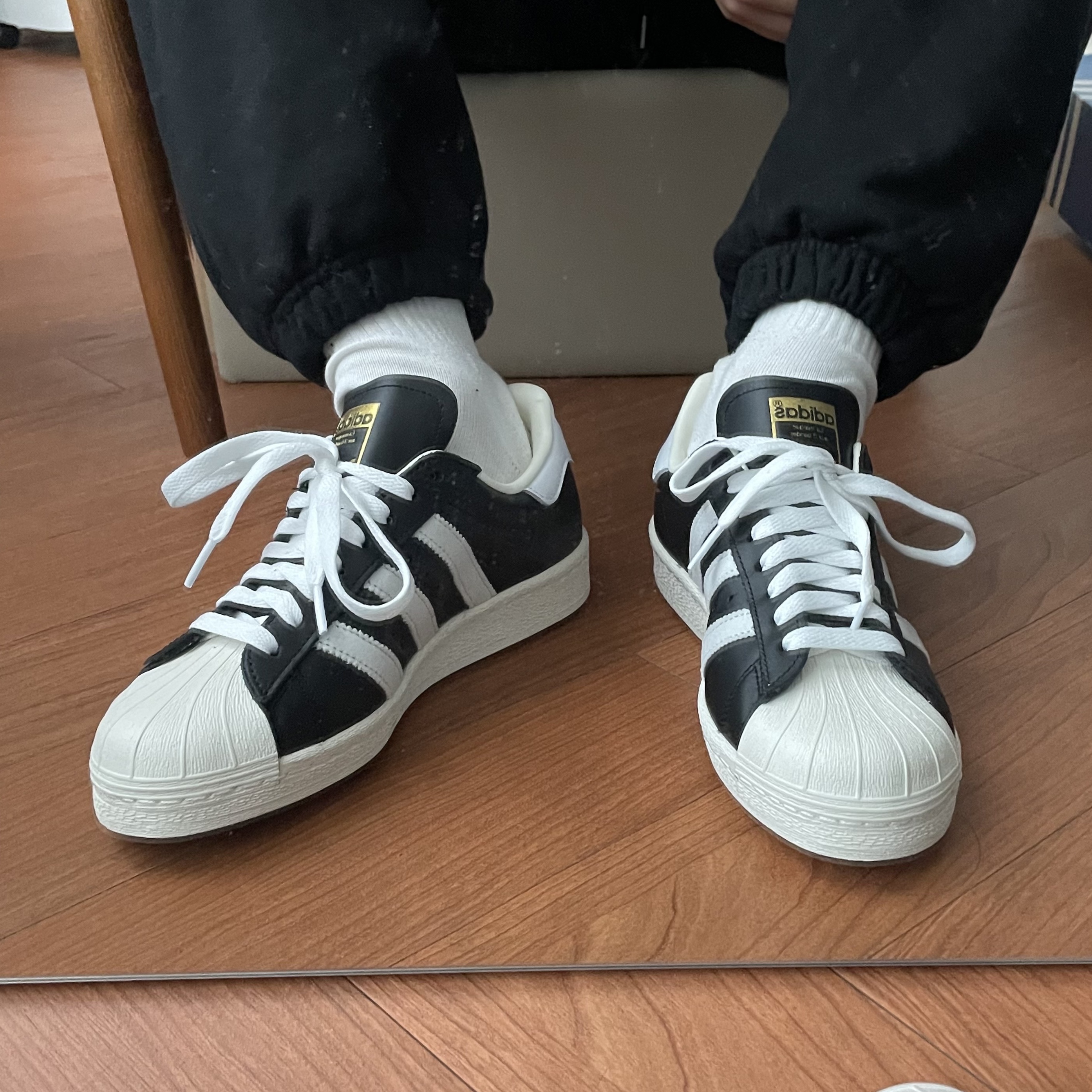 Adidas Superstar 82 FI Core Black 착용 스타일 - 3