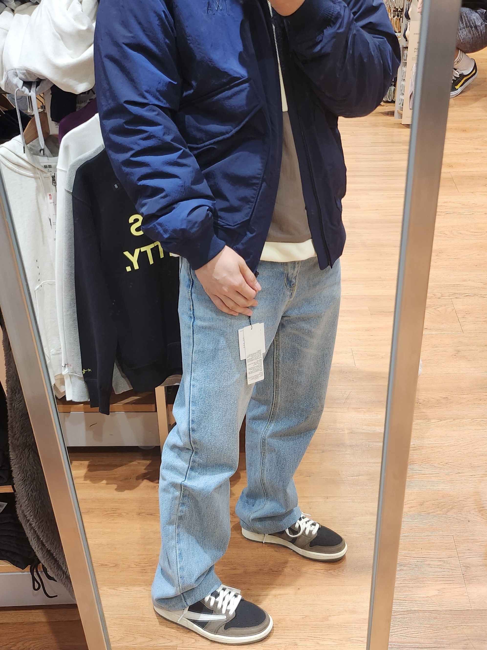 Jordan 1 x Travis Scott Retro Low OG SP Mocha 착용 스타일