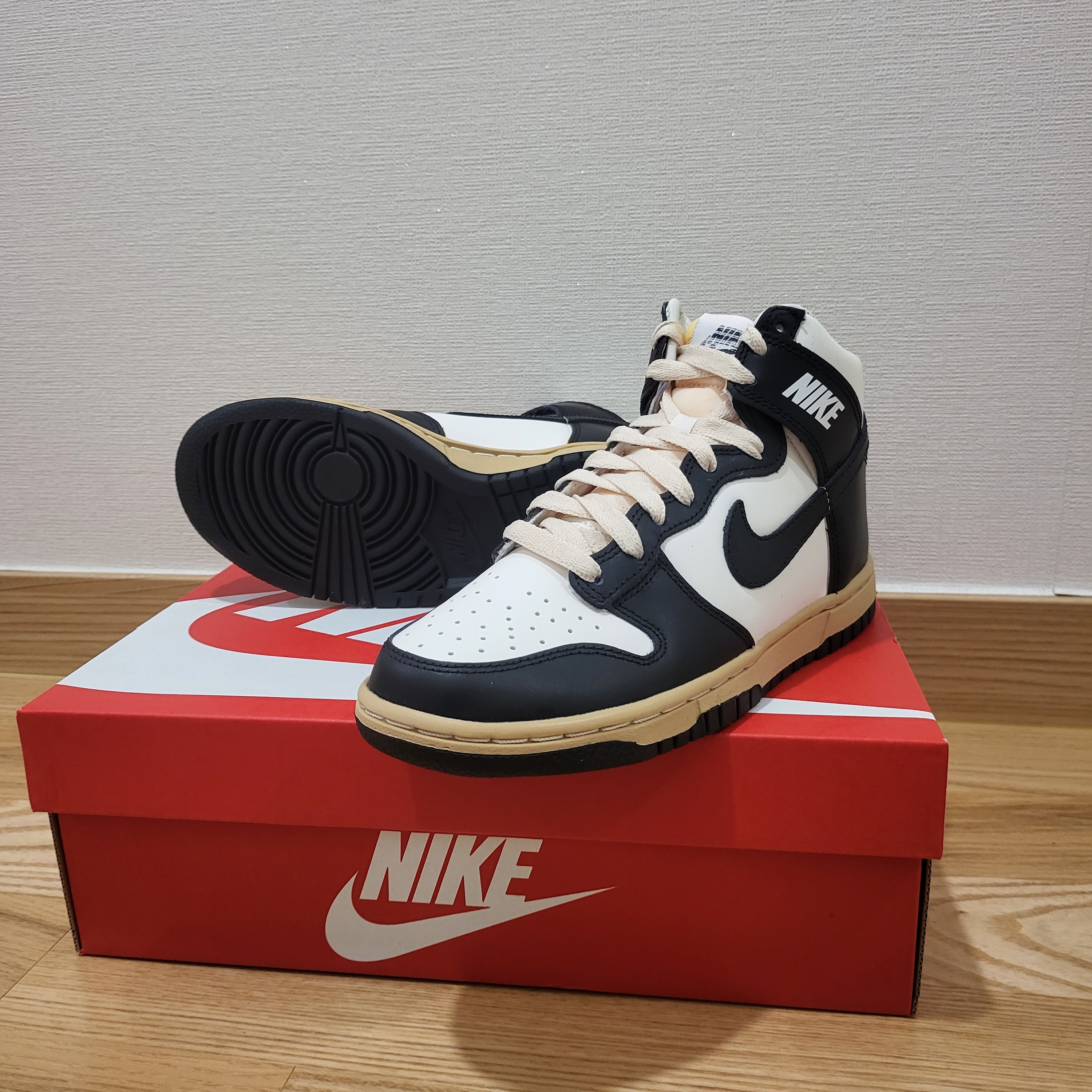 (W) Nike Dunk High SE Sail Black 착용 스타일 - 2
